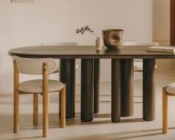 Mobles blancs i fusta fosca