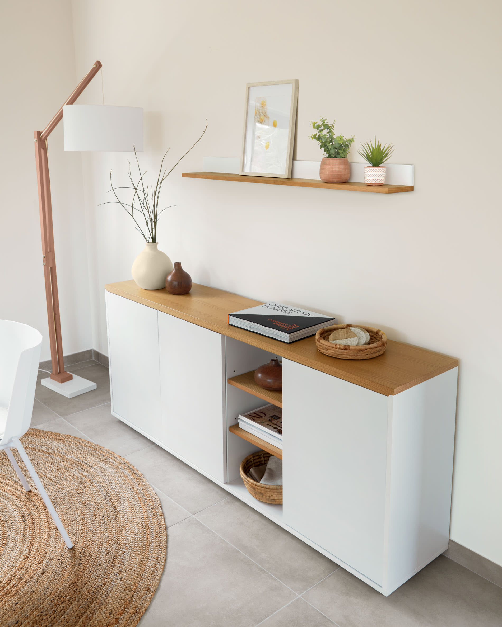 Étagère Abilen en placage de chêne et laqué — Kave Home