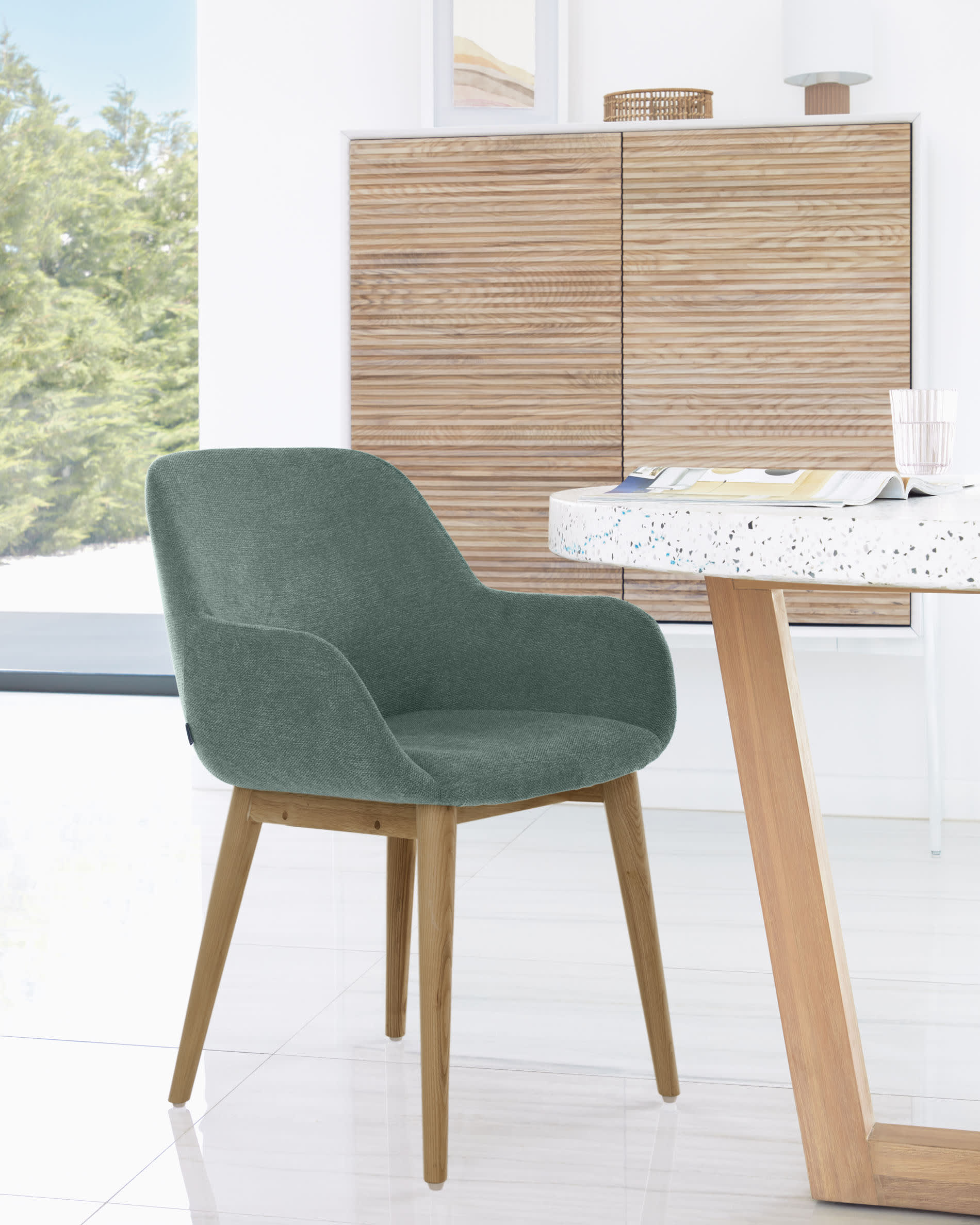 Konna chair in green with solid ash wood legs in a dark finish FR