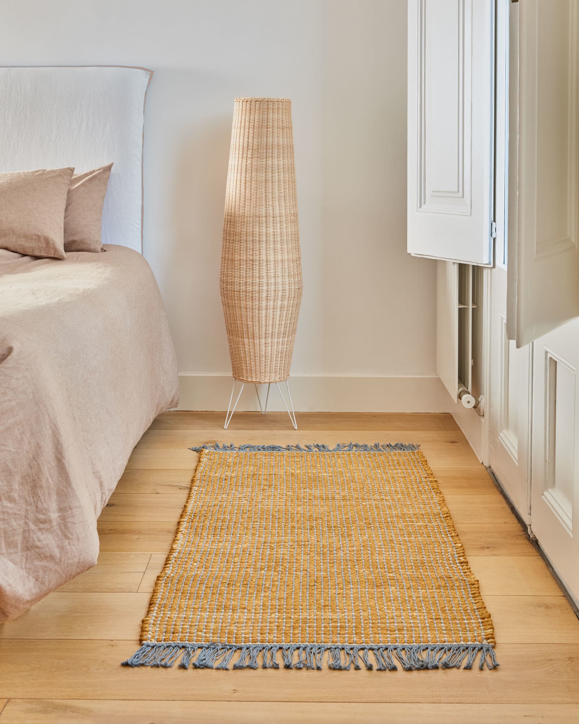 Lampadaire grande Kamaria en rotin finition naturelle — Kave Home