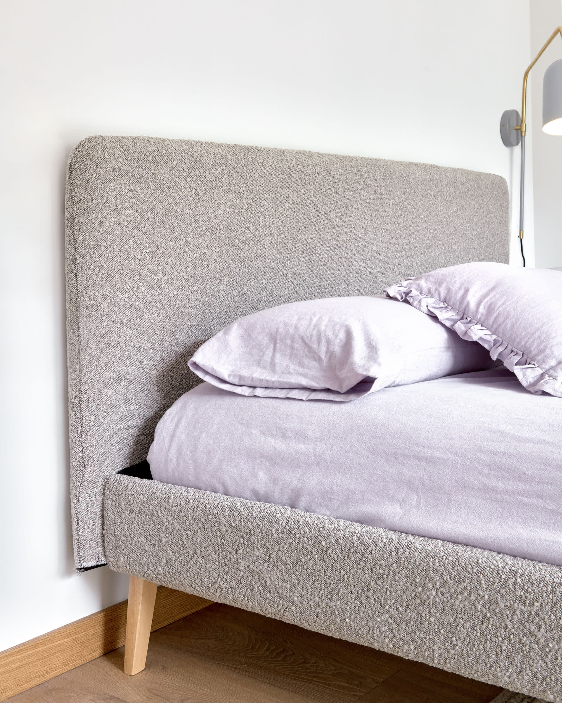 Dyla bed cover in light grey bouclé for a 160 x 200 cm mattress
