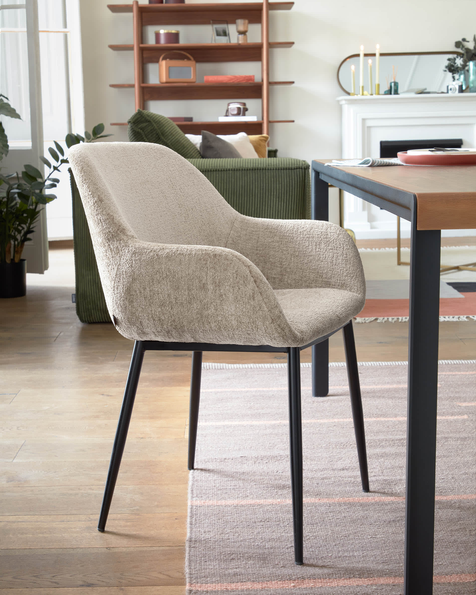 Konna chair in beige chenille with steel legs and painted black finish FR