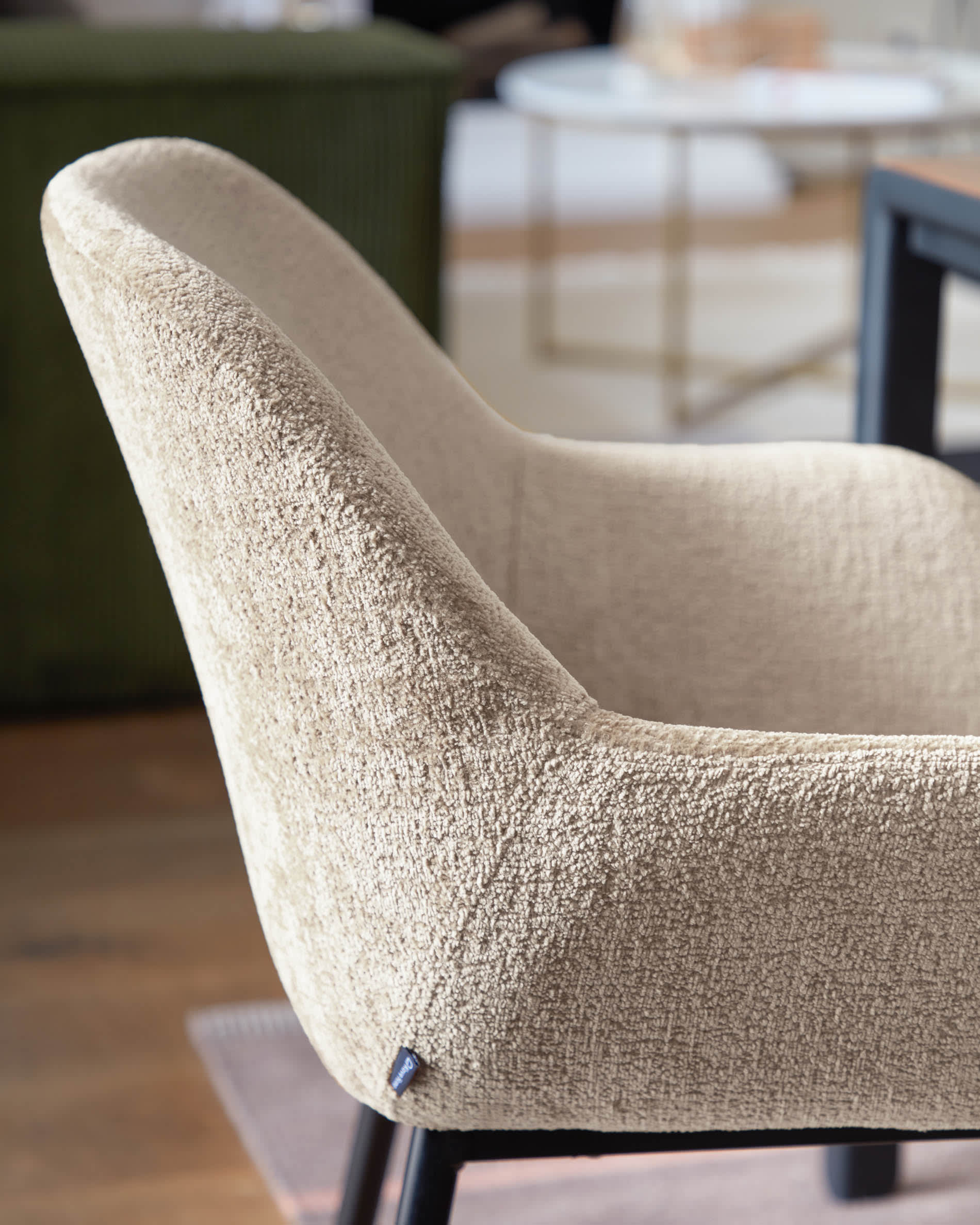 Konna chair in beige chenille with steel legs and painted black finish FR