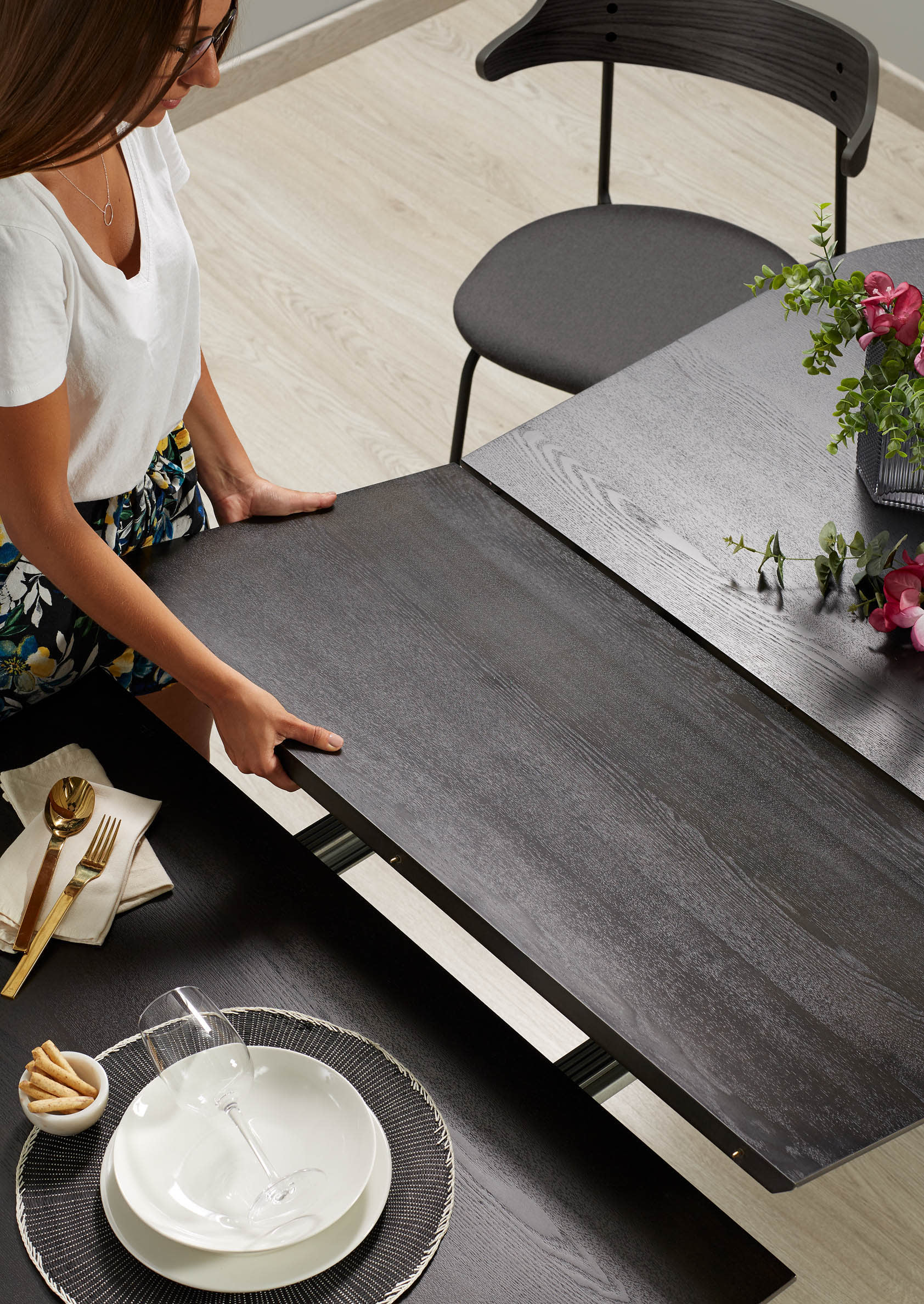 Table extensible Milian placage de frêne et pieds en acier — Kave Home