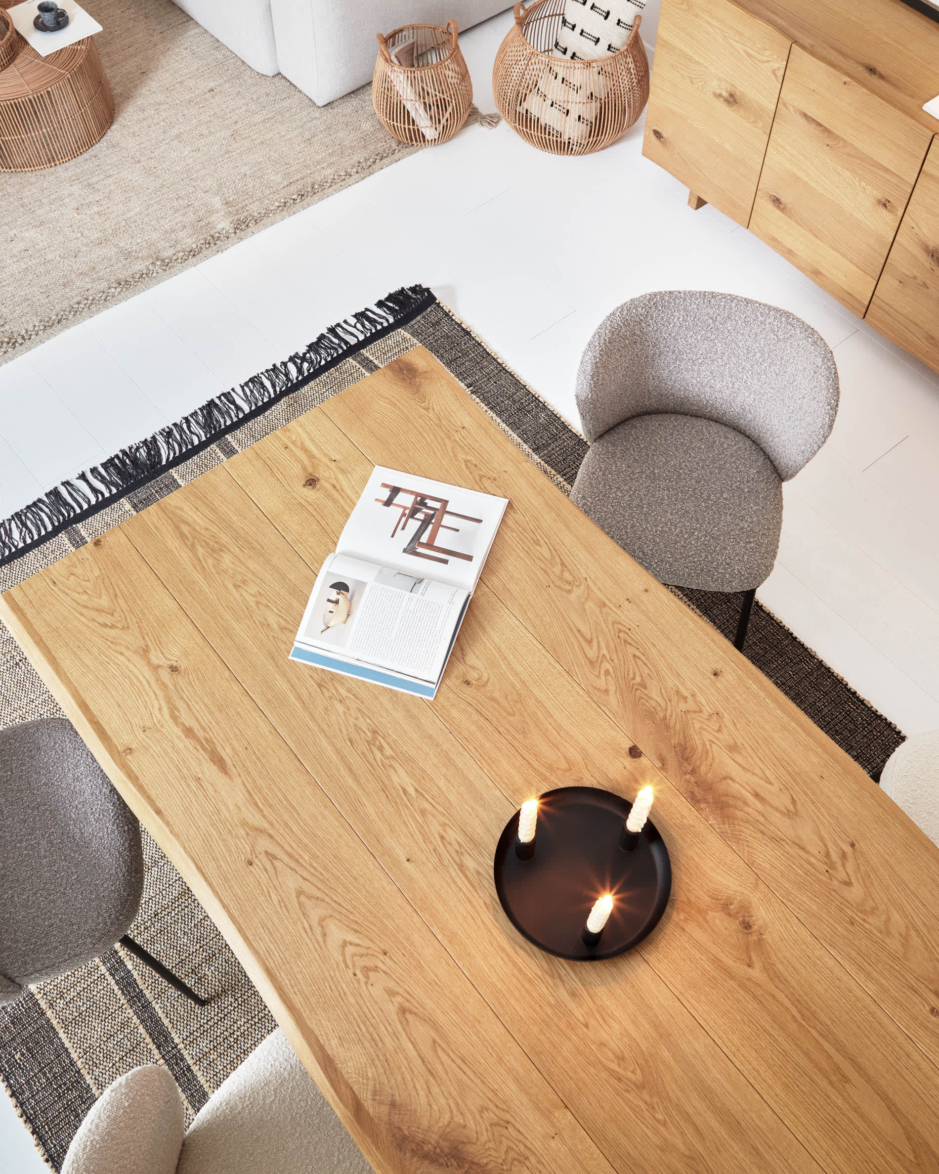 Lotty table in oak veneer with natural finish and glass legs 180 x 100 cm