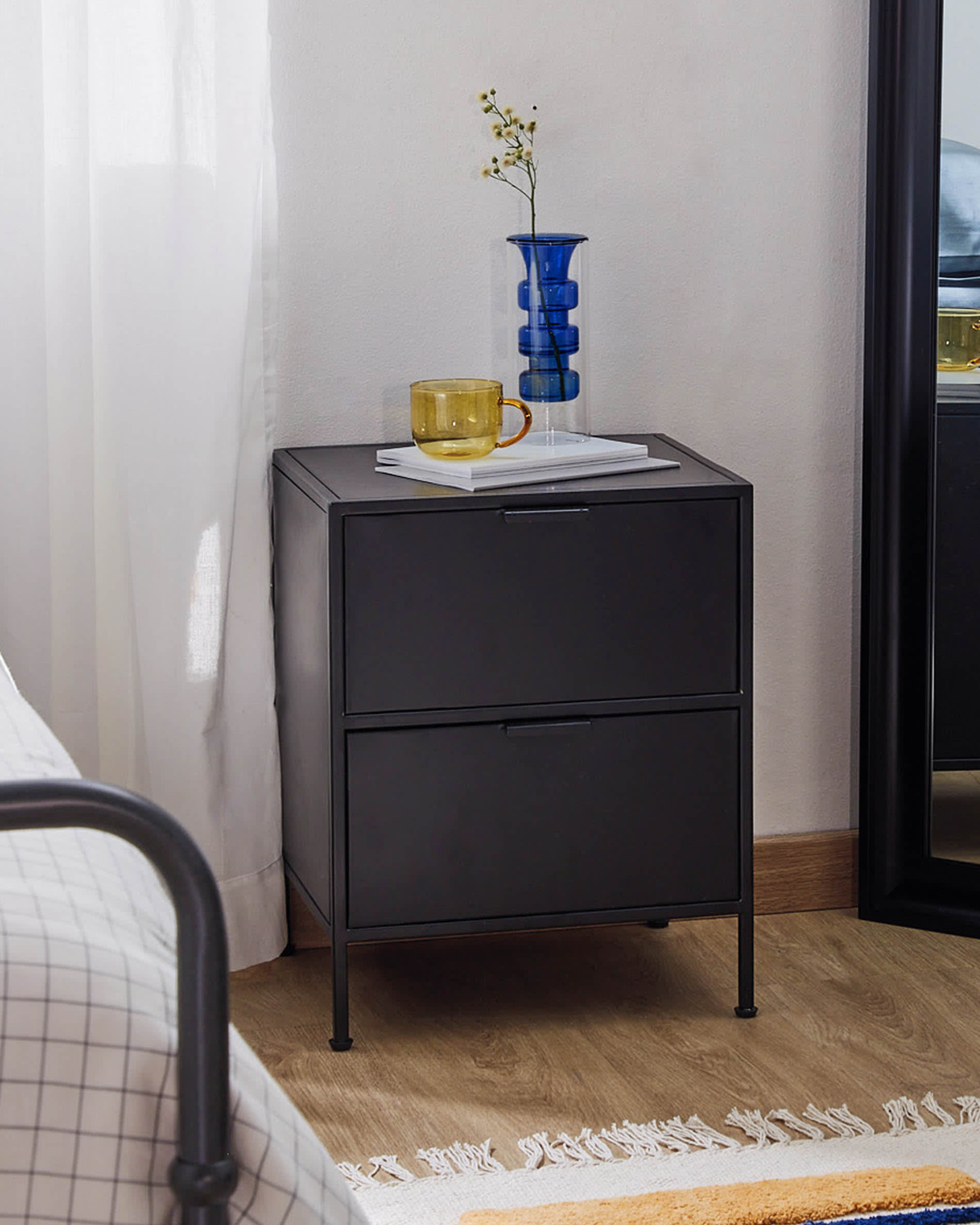 Table de chevet Shantay en acier finition noire — Kave Home