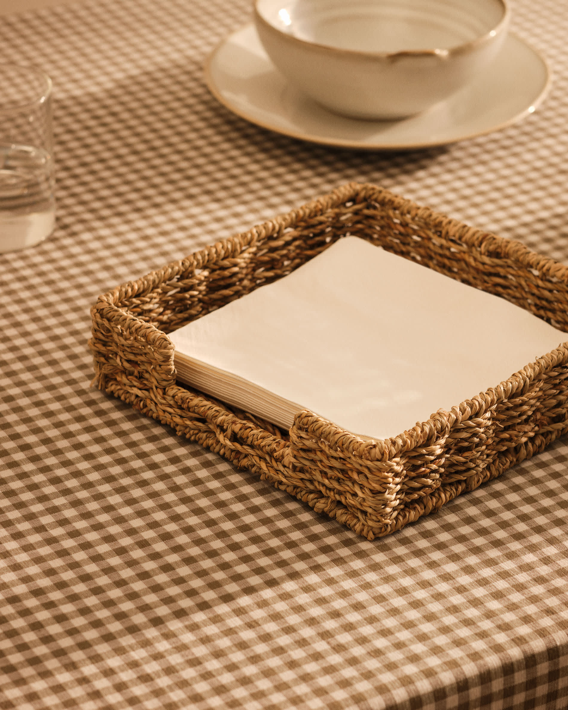 Tossa natural fiber serviette holder