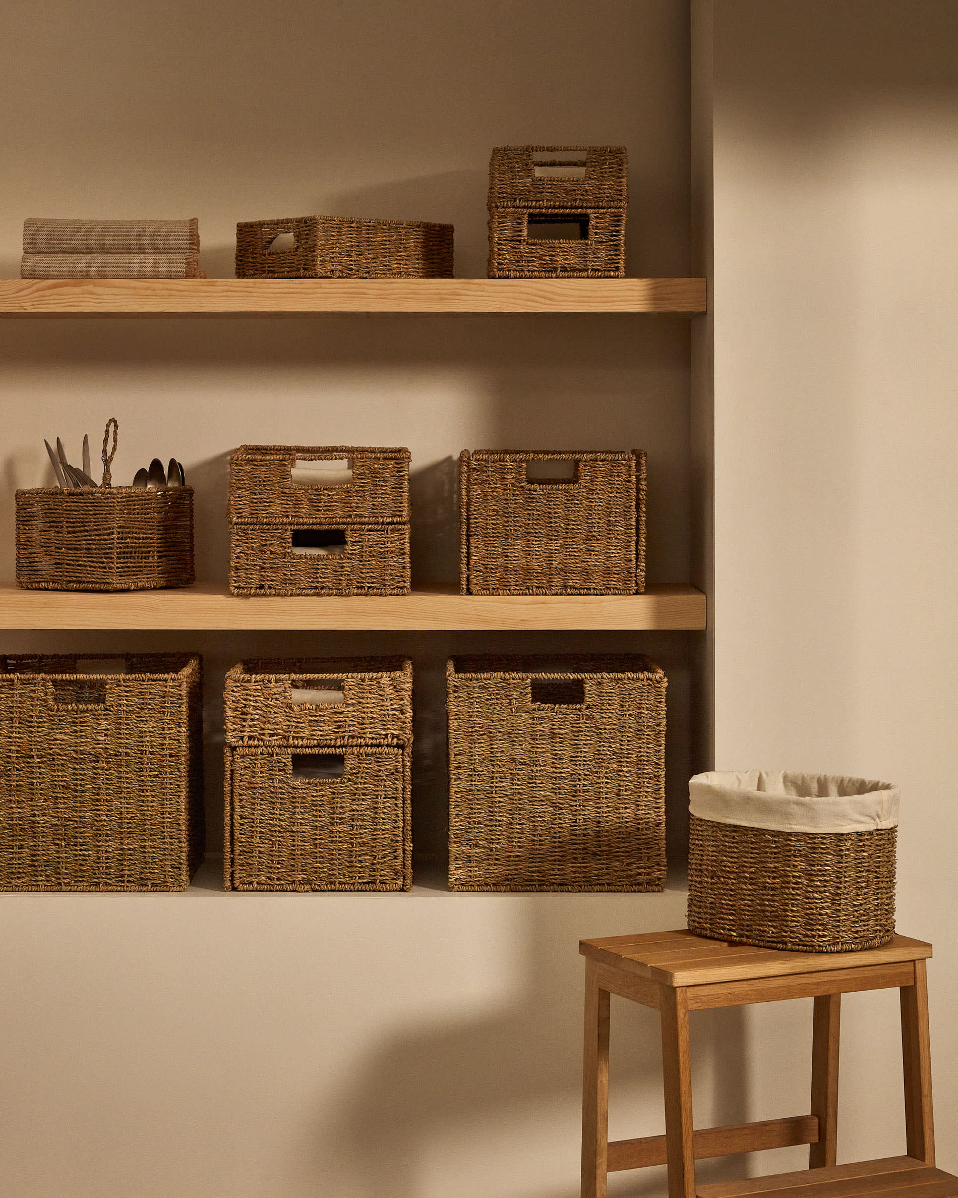 Tossa set of 2 medium natural fiber baskets