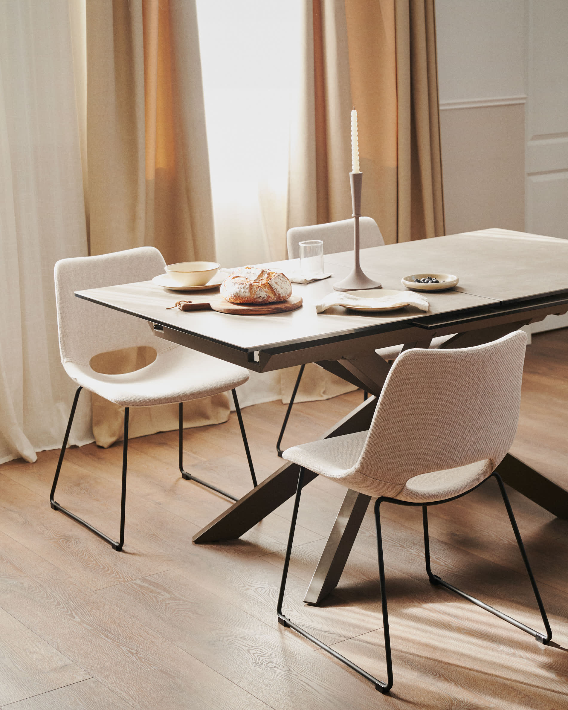 Table extensible Atminda en grès cérame et pieds en acier finition marron 160(210)x90 cm