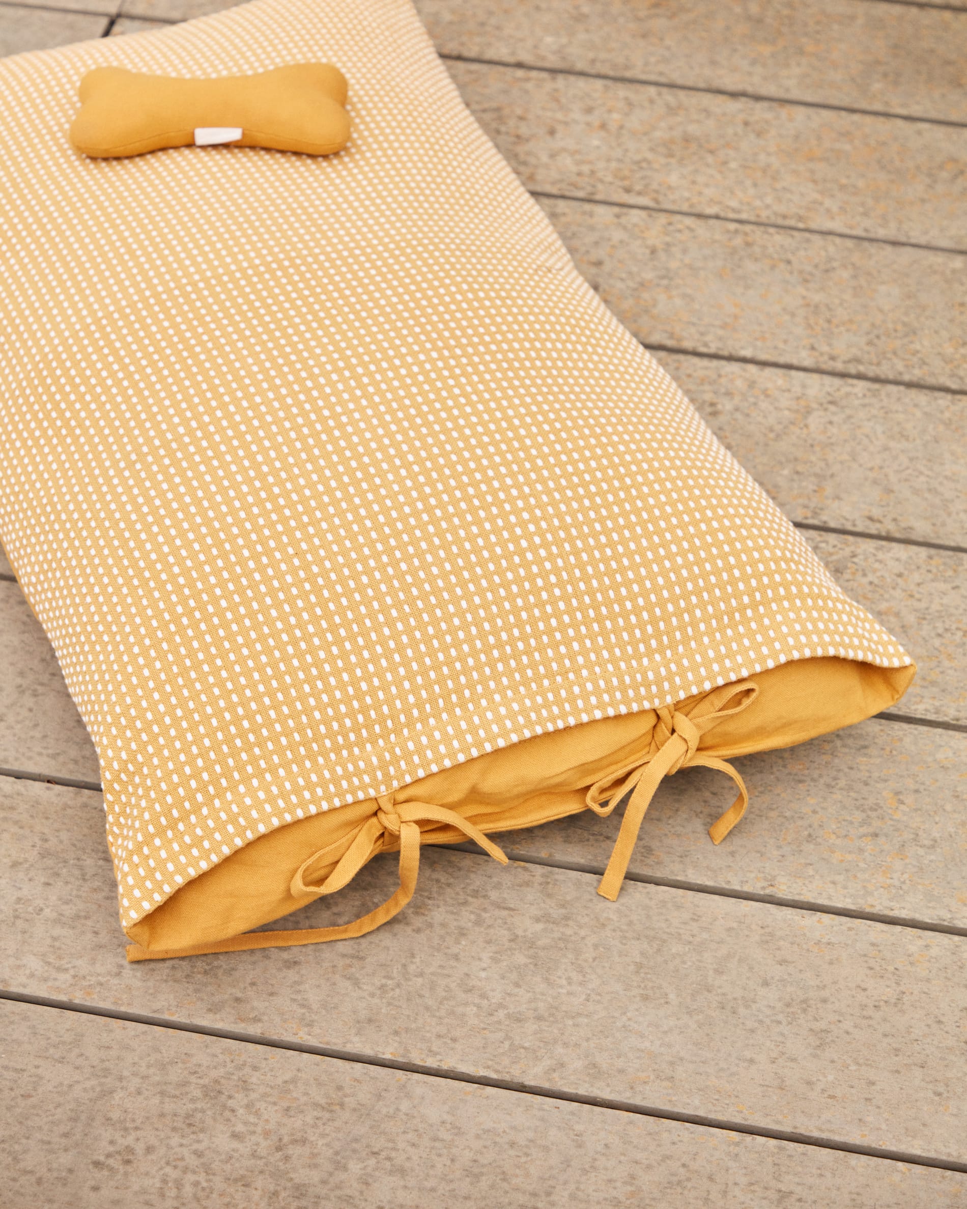 Trufa 100% cotton cushion with mustard and white backstitch, 50 x 80 cm