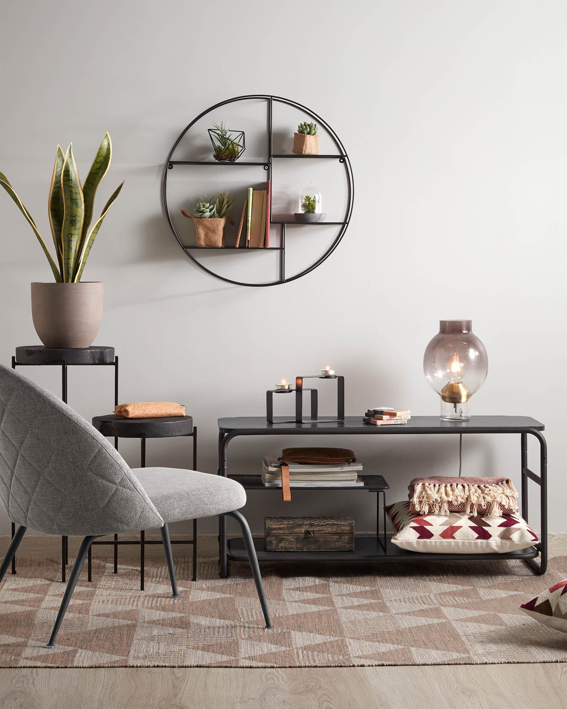 Étagère murale Across en acier avec finition noire Ø — Kave Home