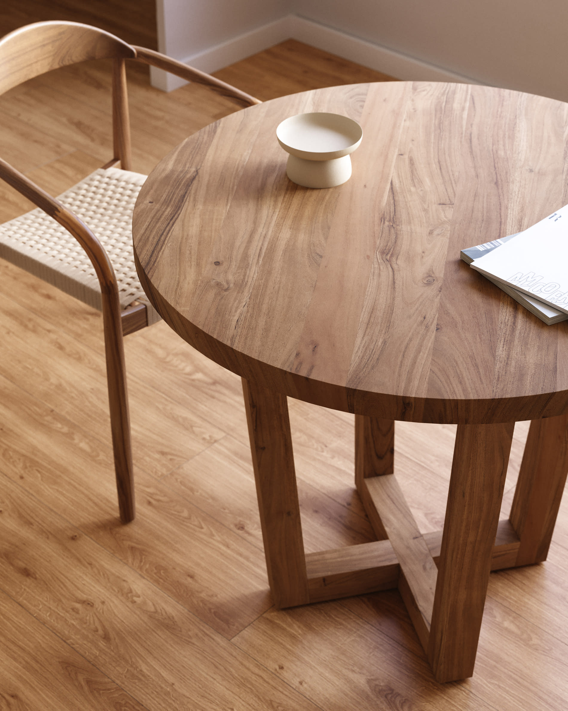 Nahla round table in solid acacia wood with natural finish Ø 90cm FSC 100%