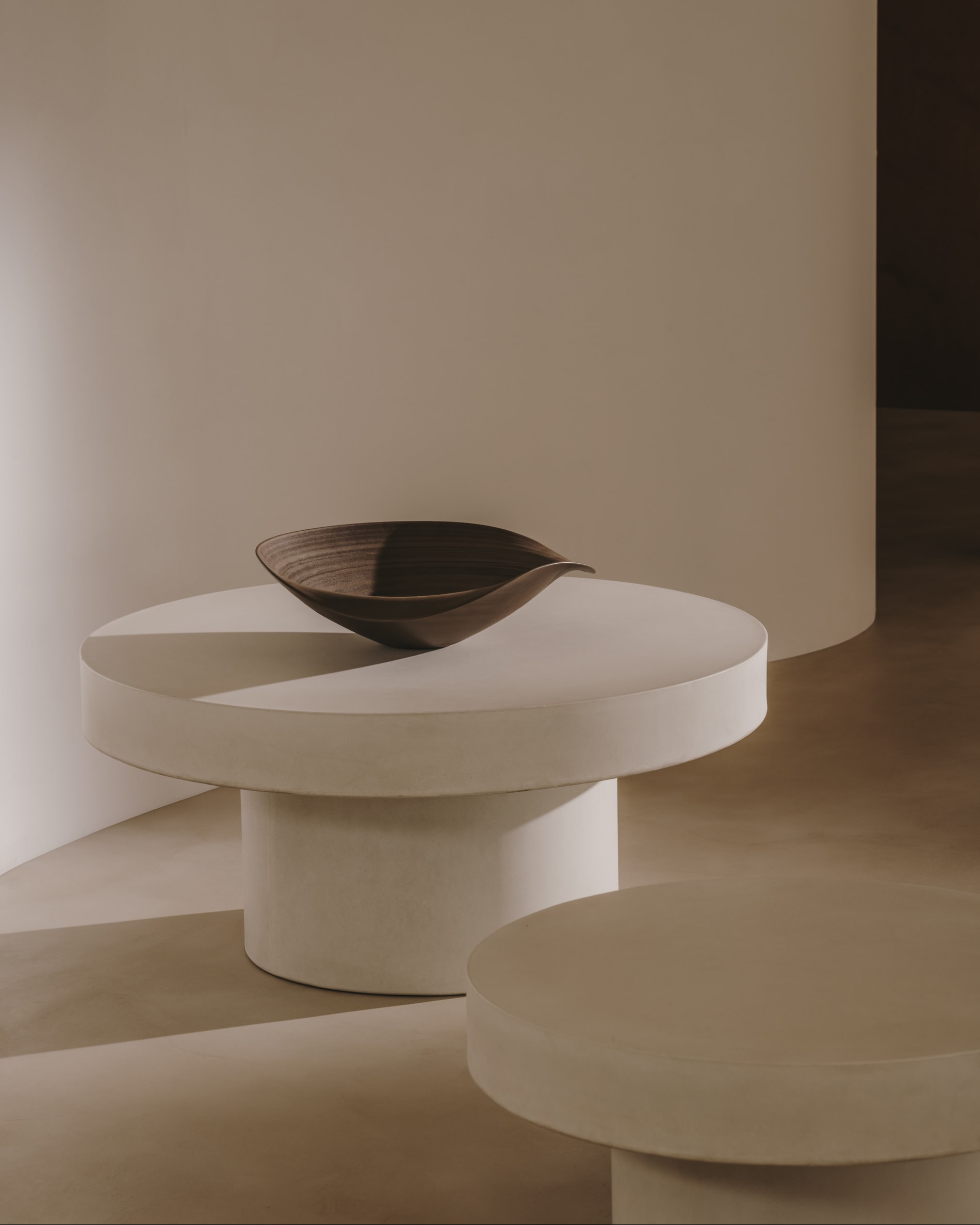 Aiguablava round coffee table in white cement, Ø 90 cm
