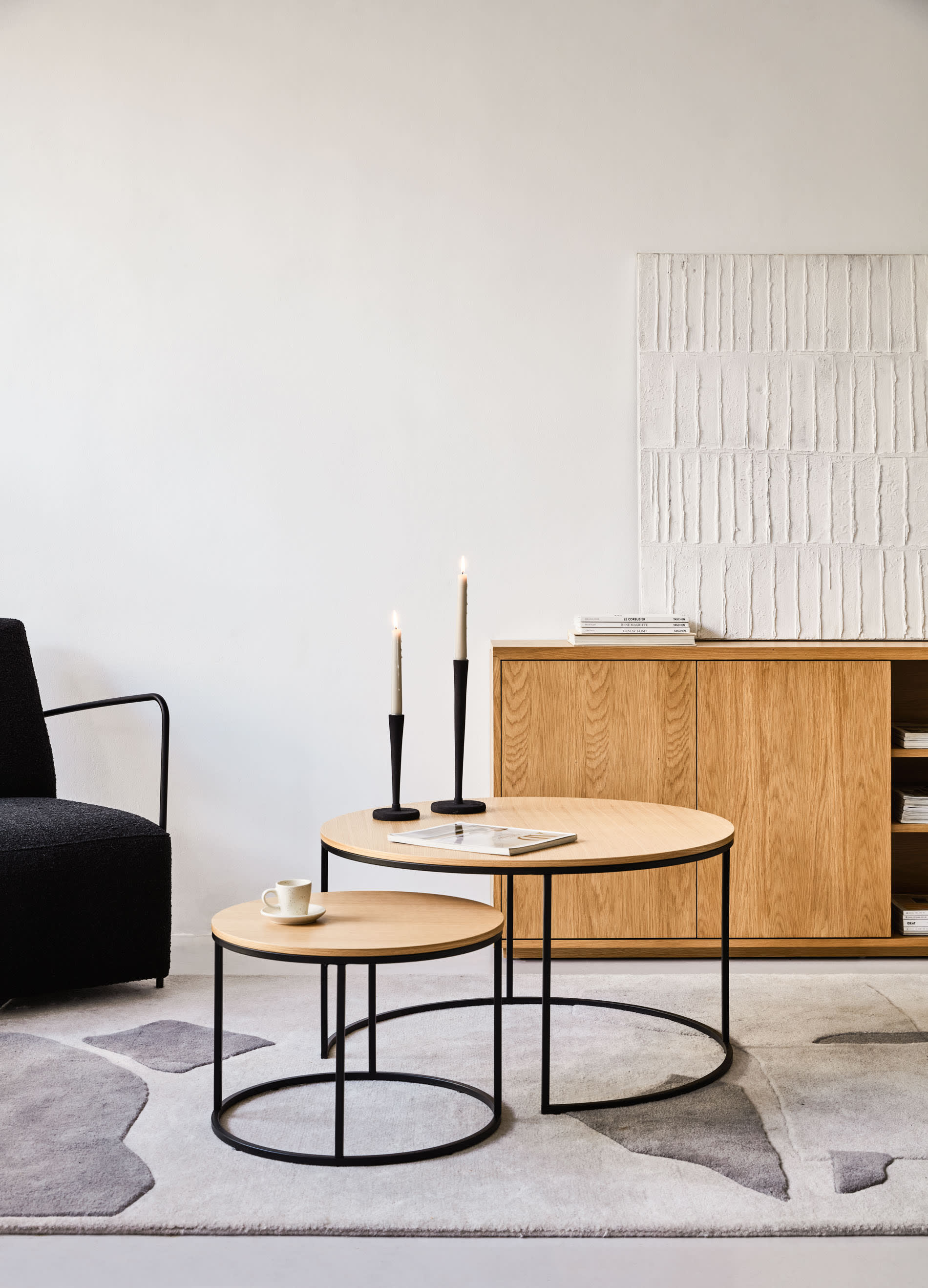 Ensemble 2 tables d'appoint gigognes Yoana placage de chêne et métal — Kave Home