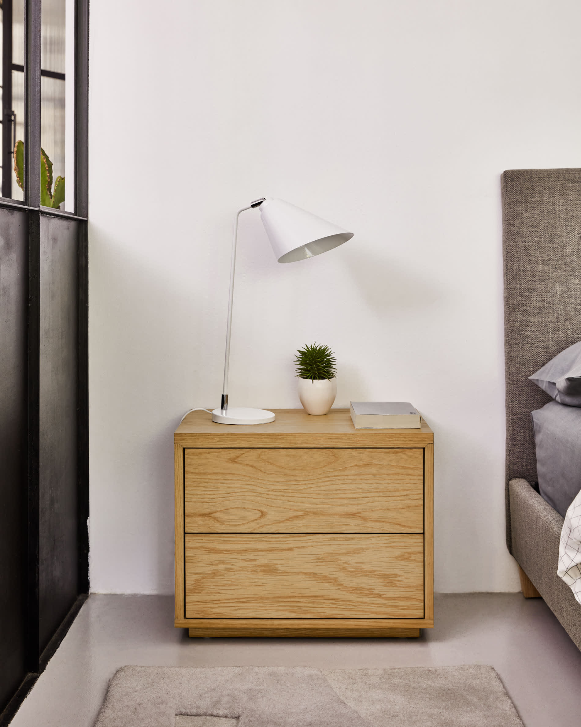 Abilen oak veneer and white lacquer bedside table, 53 x 44 cm, certified FSC 100%
