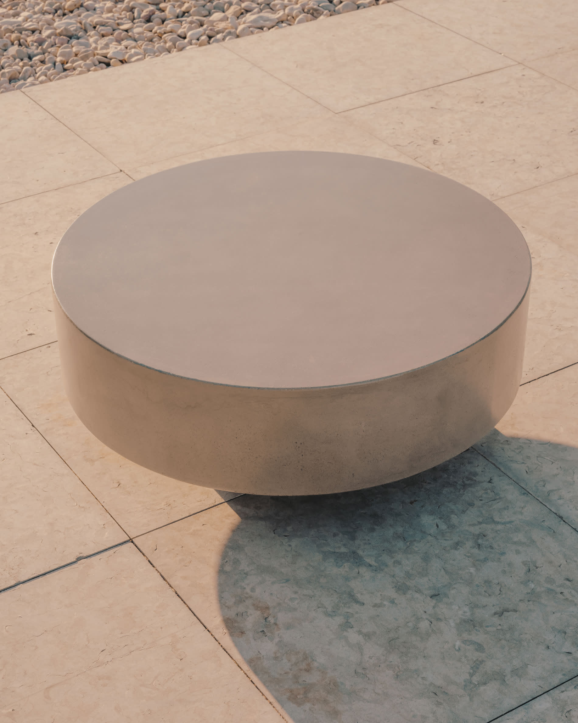 Table basse ronde Garbet en ciment Ø — Kave Home