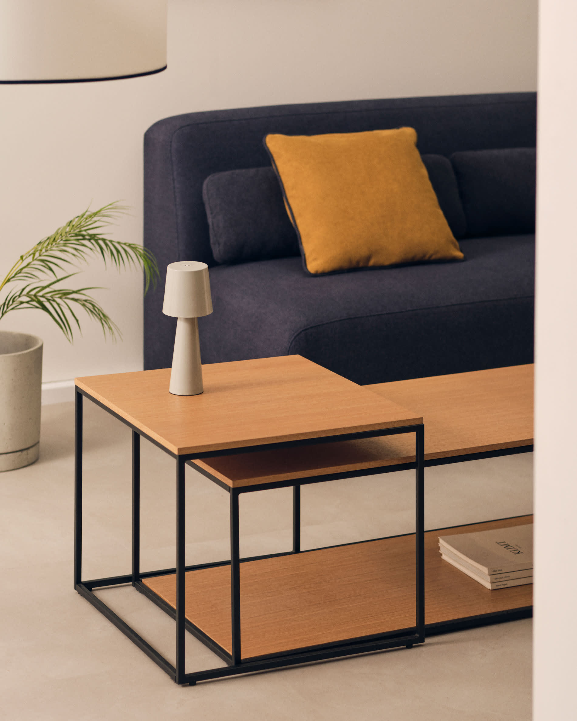 Yoana set of 2 nesting coffee tables with oak veneer and white metal structure