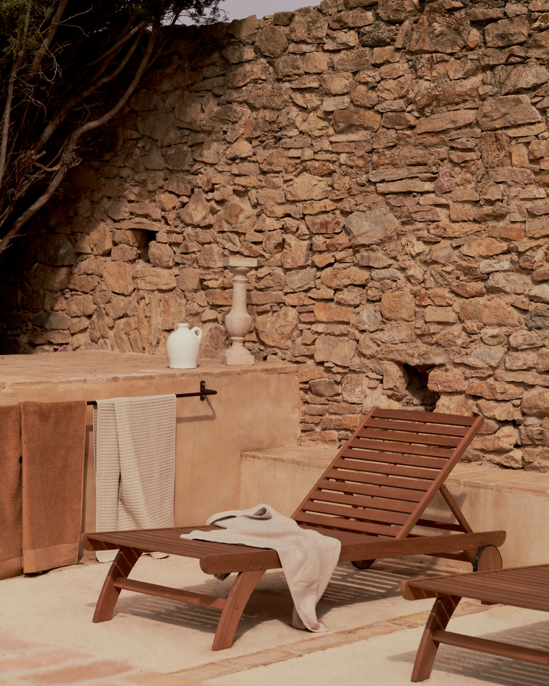 Bain de soleil Beila en bois d'eucalyptus — Kave Home