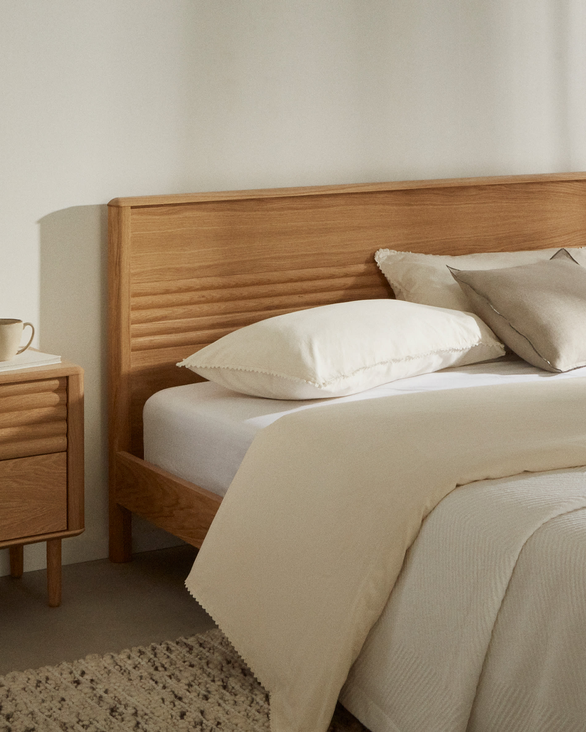 Lenon oak wood and veneer bed for 160 x 200 cm mattress, FSC MIX Credit