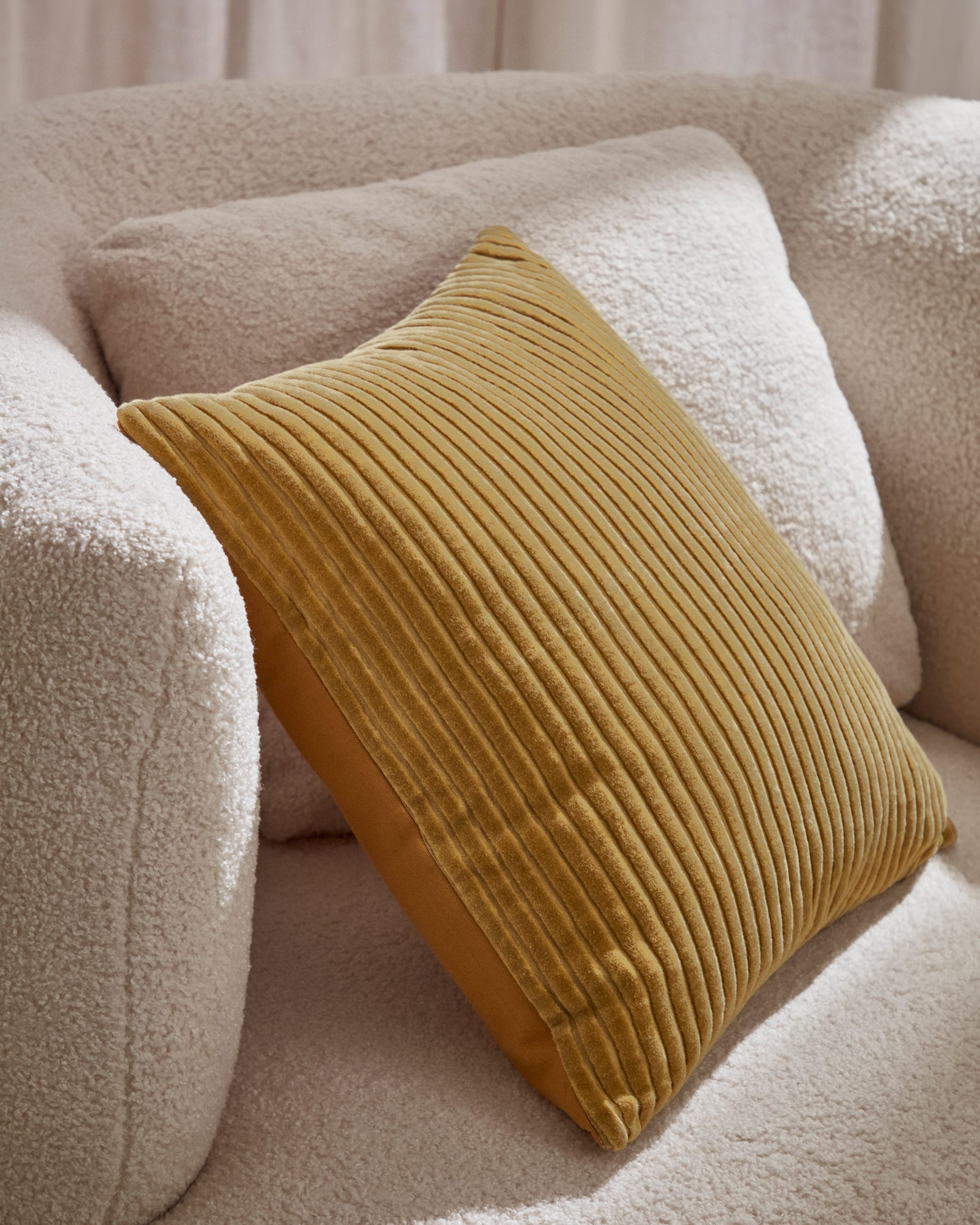 Cadenet cushion cover 100% cotton and mustard velveteen 45 x 45 cm