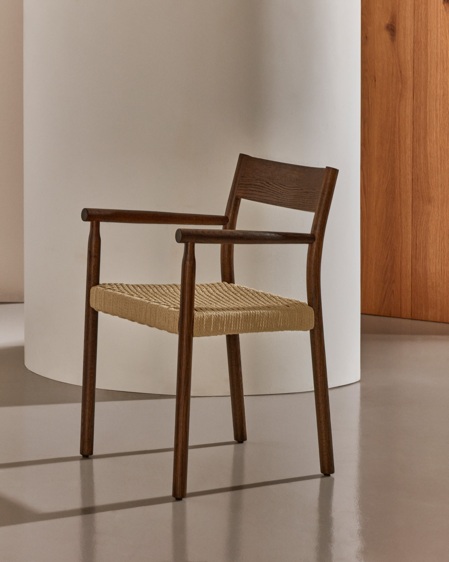 Yalia chair in solid oak wood with walnut finish and rope seat FSC Mix Credit