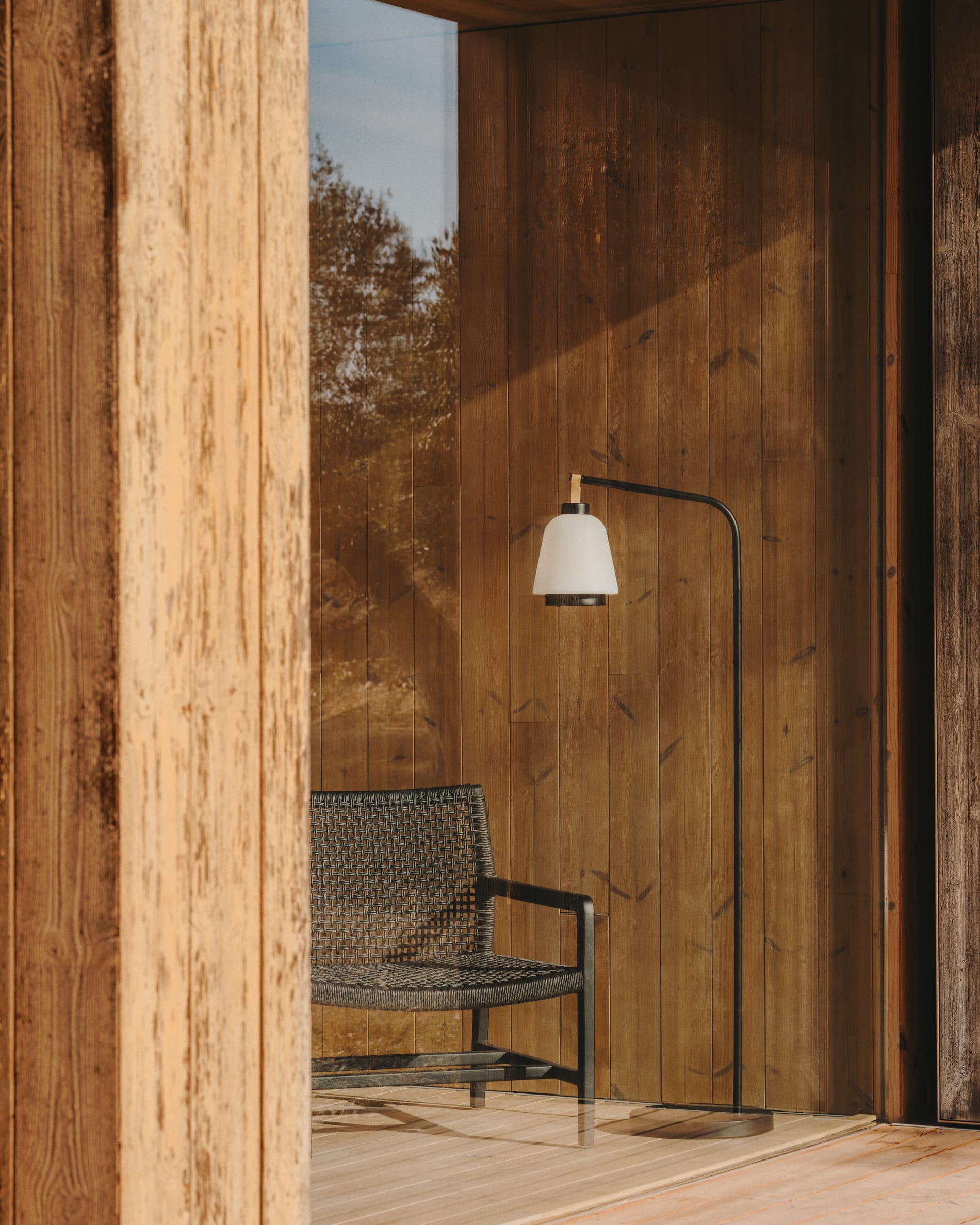 Nali floor stand for portable lamps made of metal with a black painted finish.