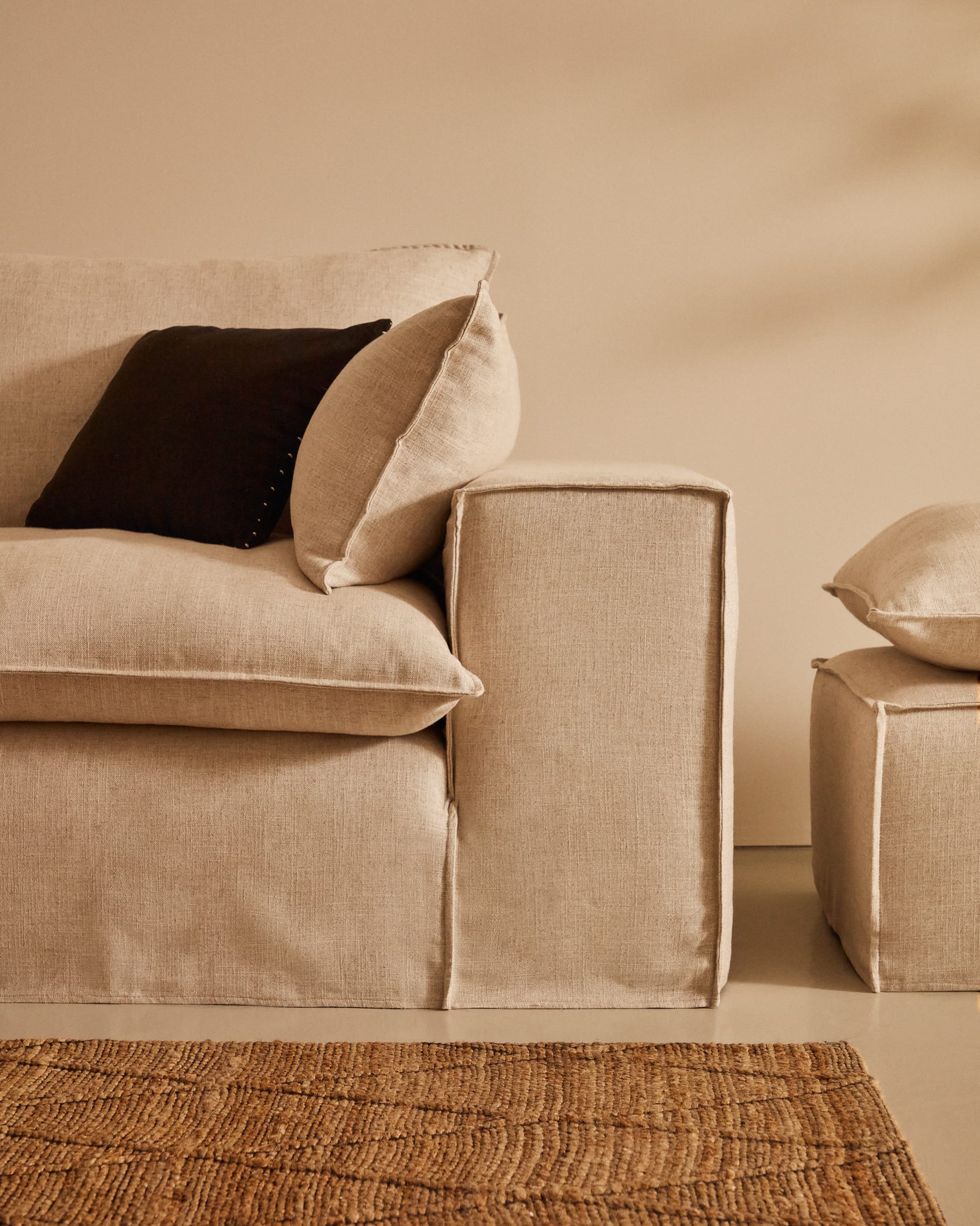 Anarela removable-cover 3-seater sofa with beige linen cushions FSC Mix Credit 280 cm.