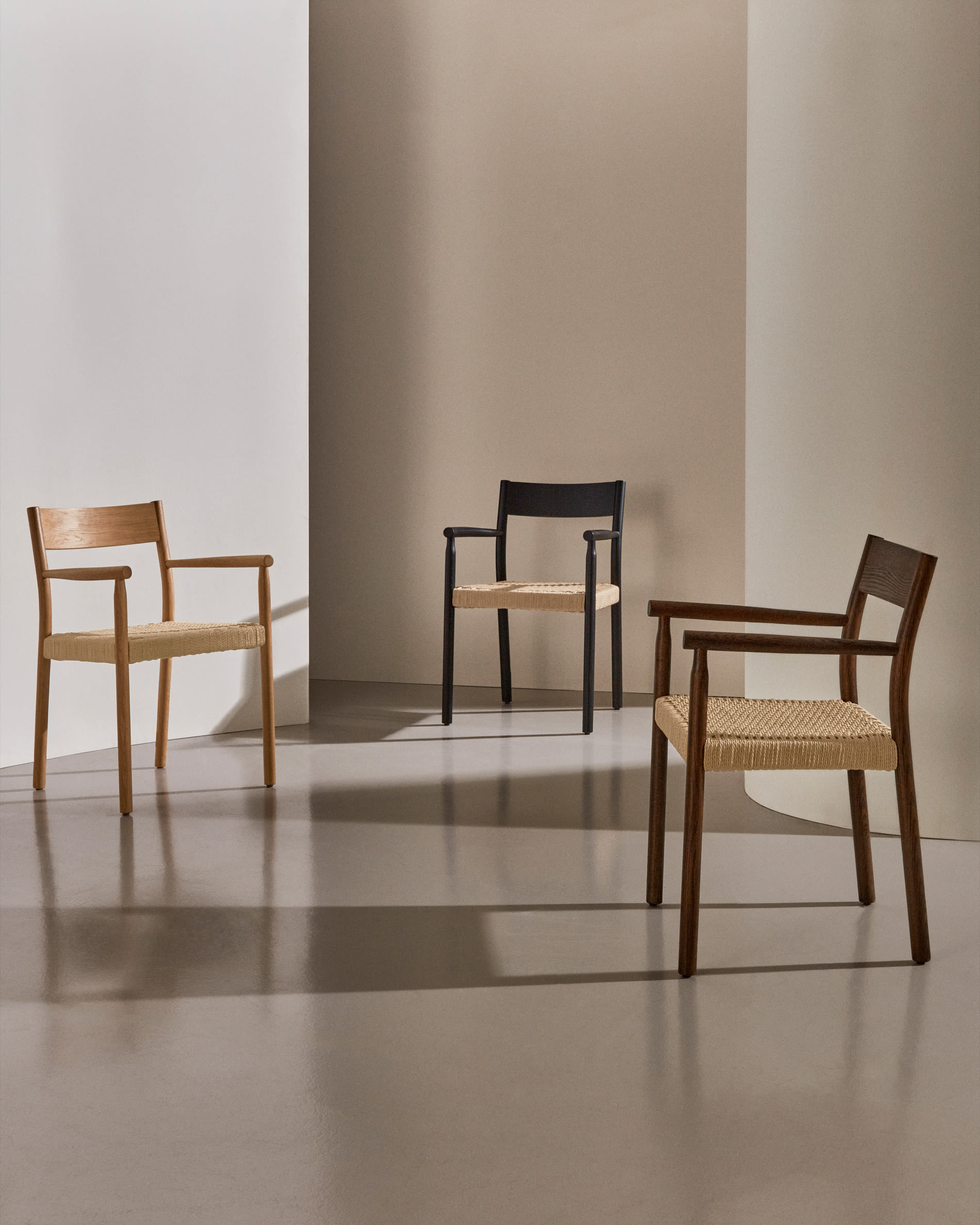 Yalia chair in solid oak wood with walnut finish and rope seat FSC Mix Credit