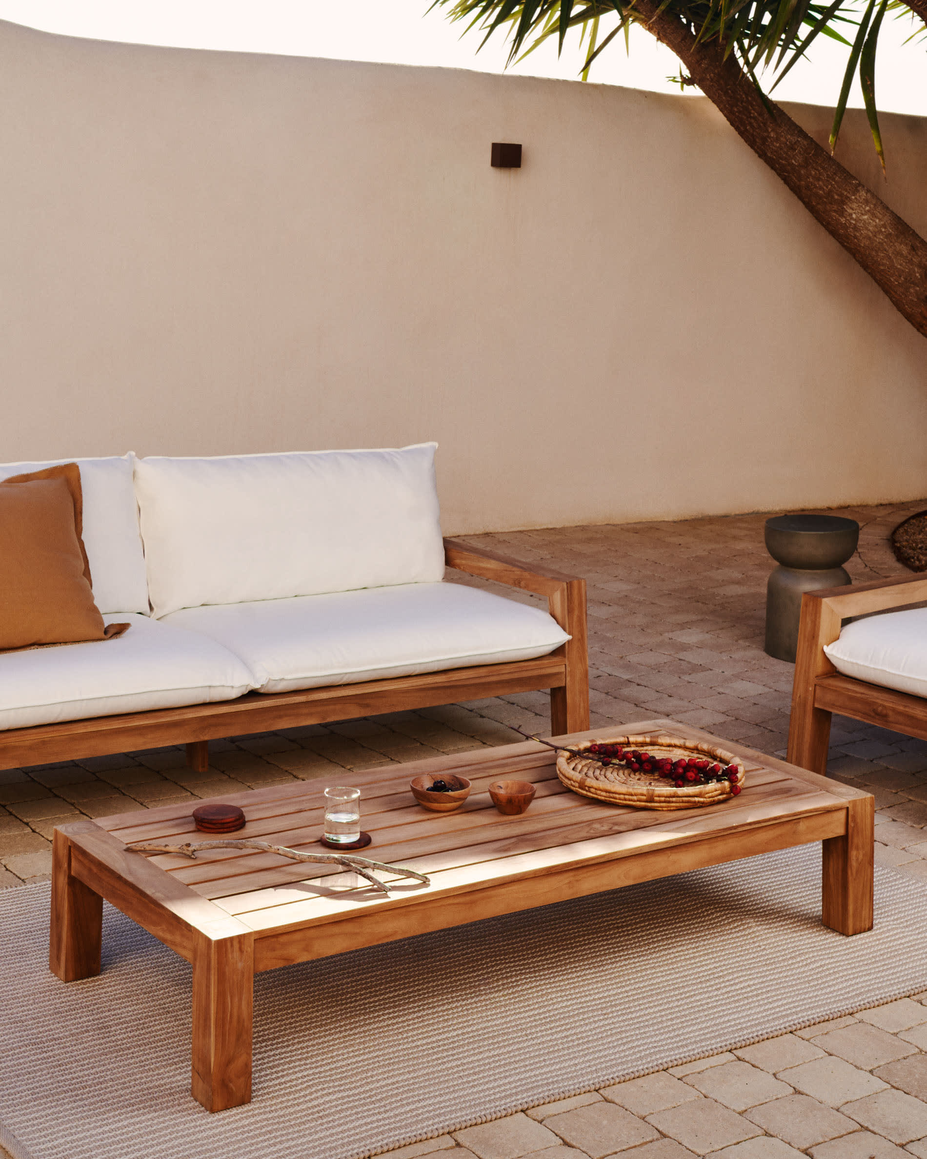 Forcanera coffee table in solid teak, 150 x 71 cm