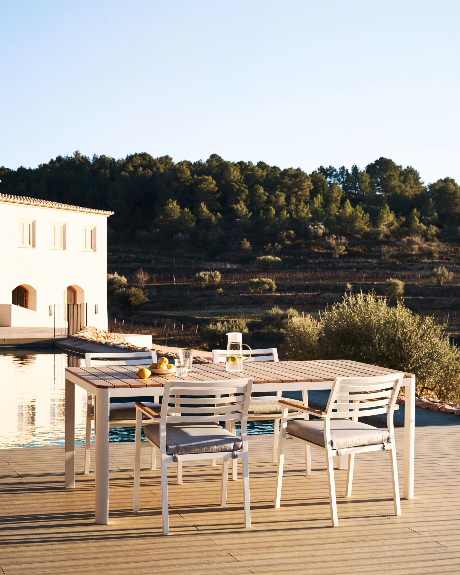 Bona stackable outdoor chair in aluminium with white finish and solid teak wood armrests
