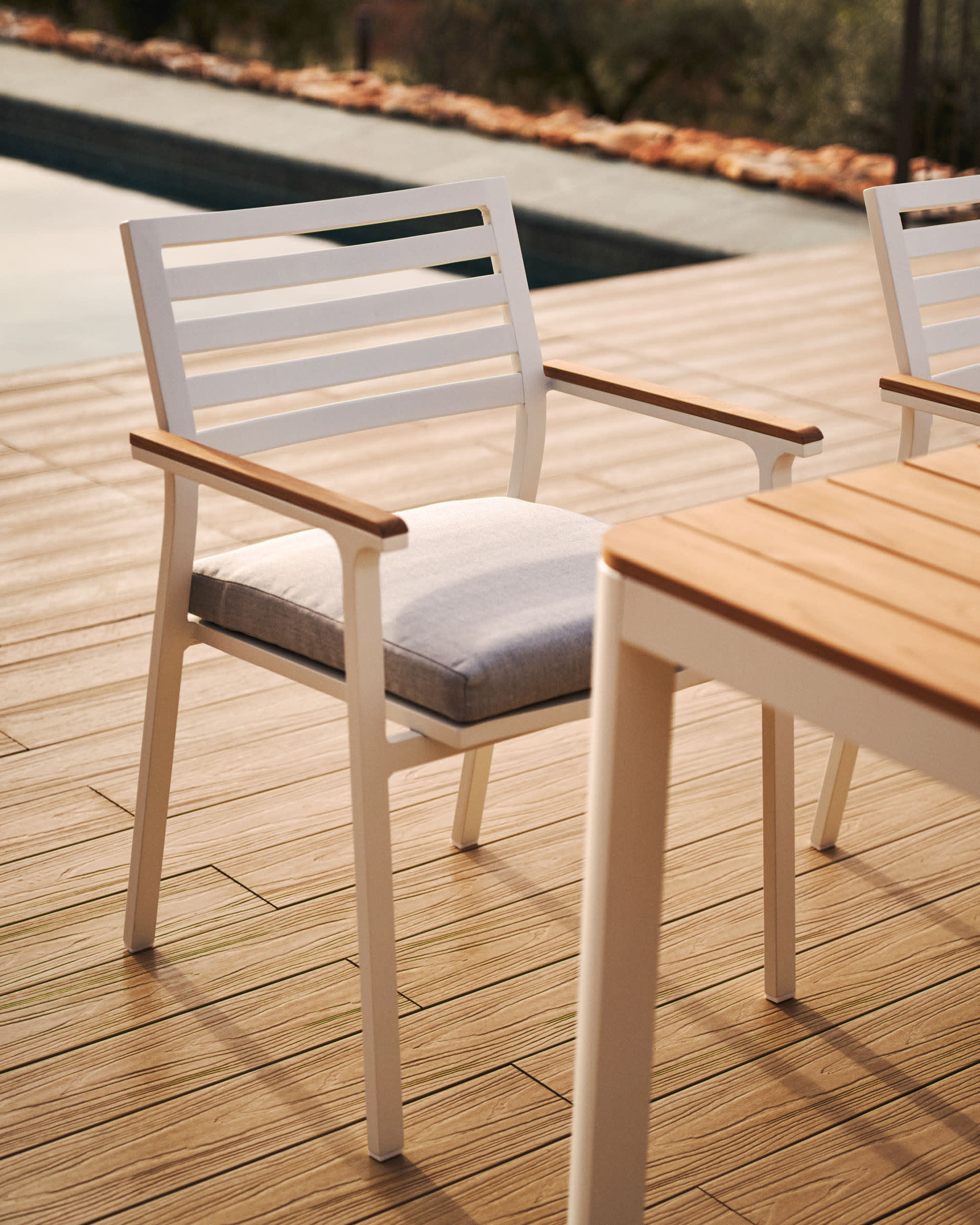 Bona stackable outdoor chair in aluminium with white finish and solid teak wood armrests