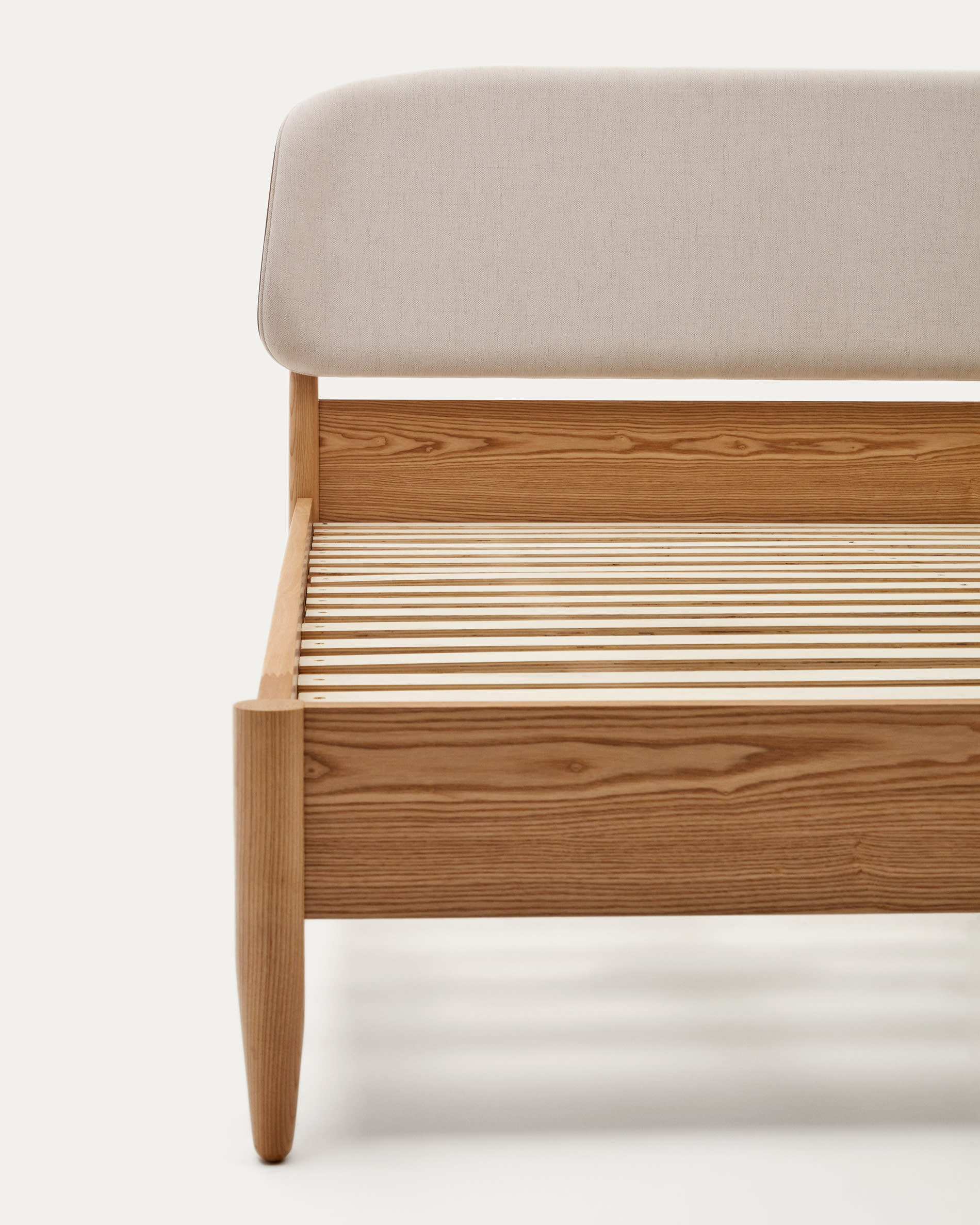 Octavia bed in ash plywood and white upholstered headboard FSC Mix Credit 160 x 200 cm