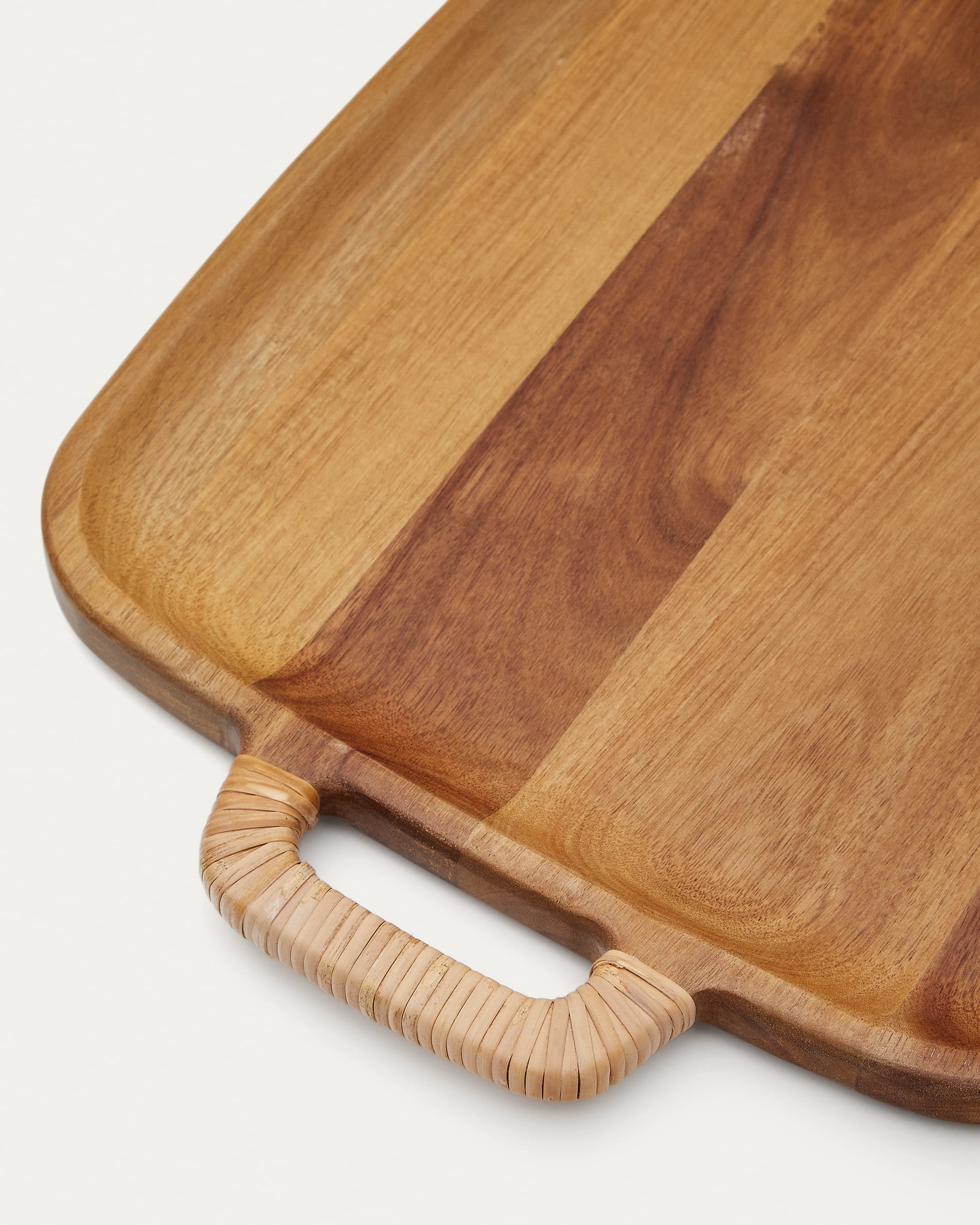 Sardis large serving board made from FSC 100% acacia wood and rattan