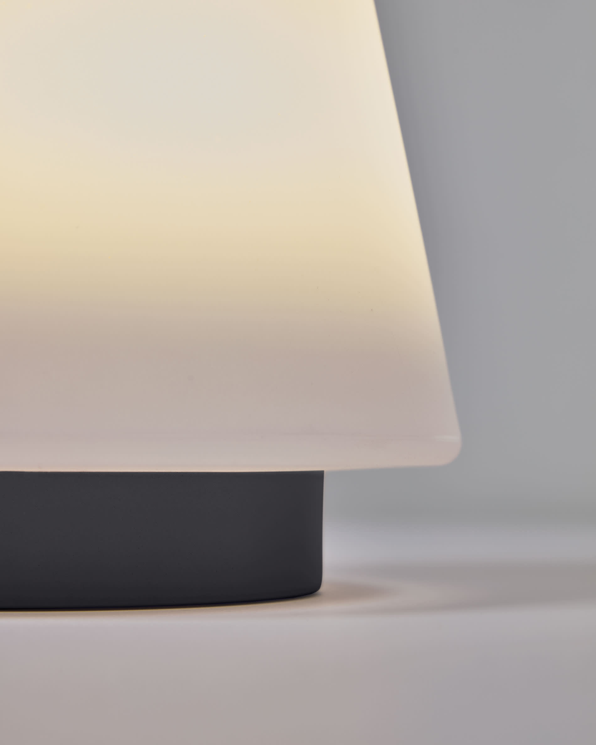 Udiya outdoor table lamp in polythene and metal with a black finish