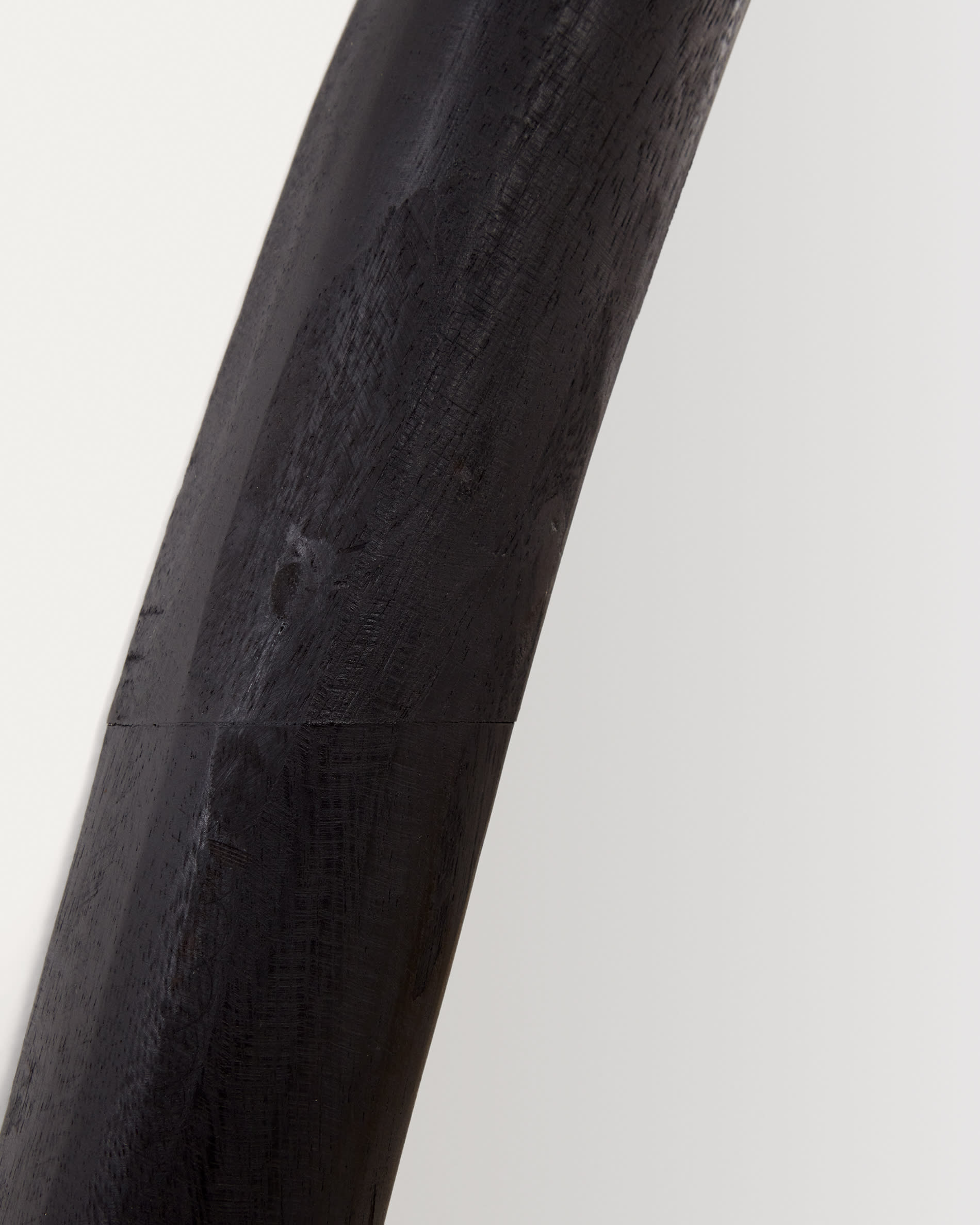 Magrit mirror in solid mungur wood with a black finish Ø 60 x 110 cm