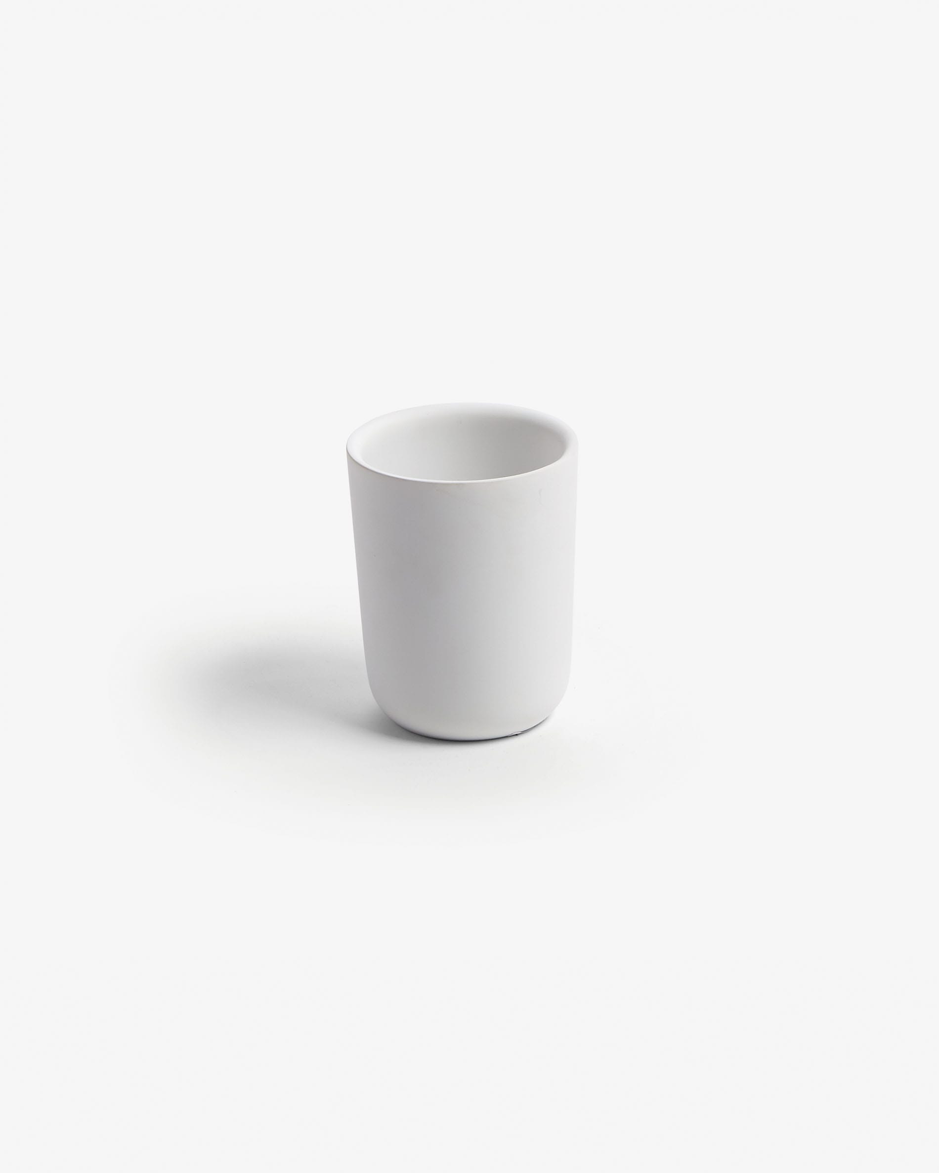 Bathroom cup Lyndo of white polyresin