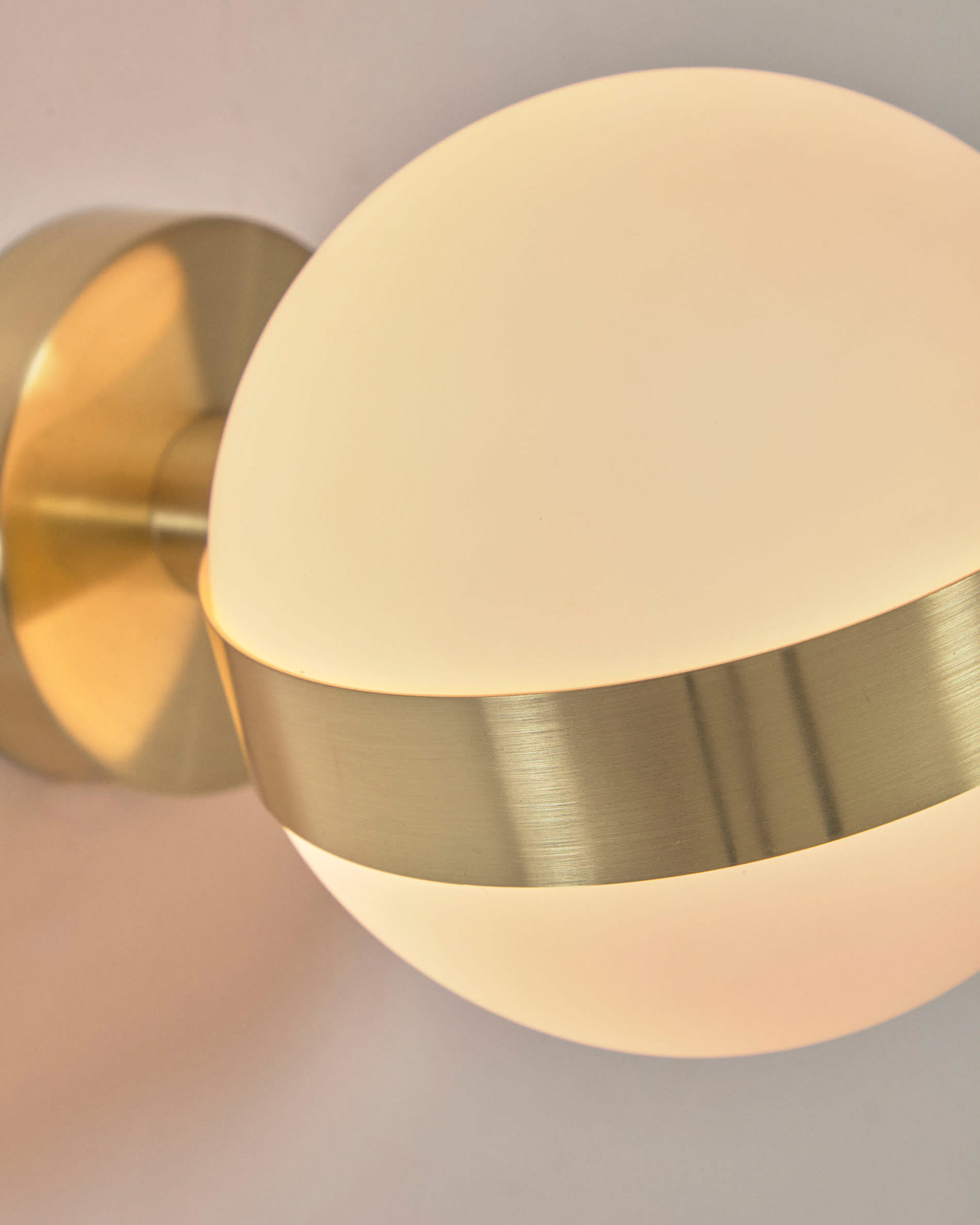 Anasol metal wall sconce with gold finish