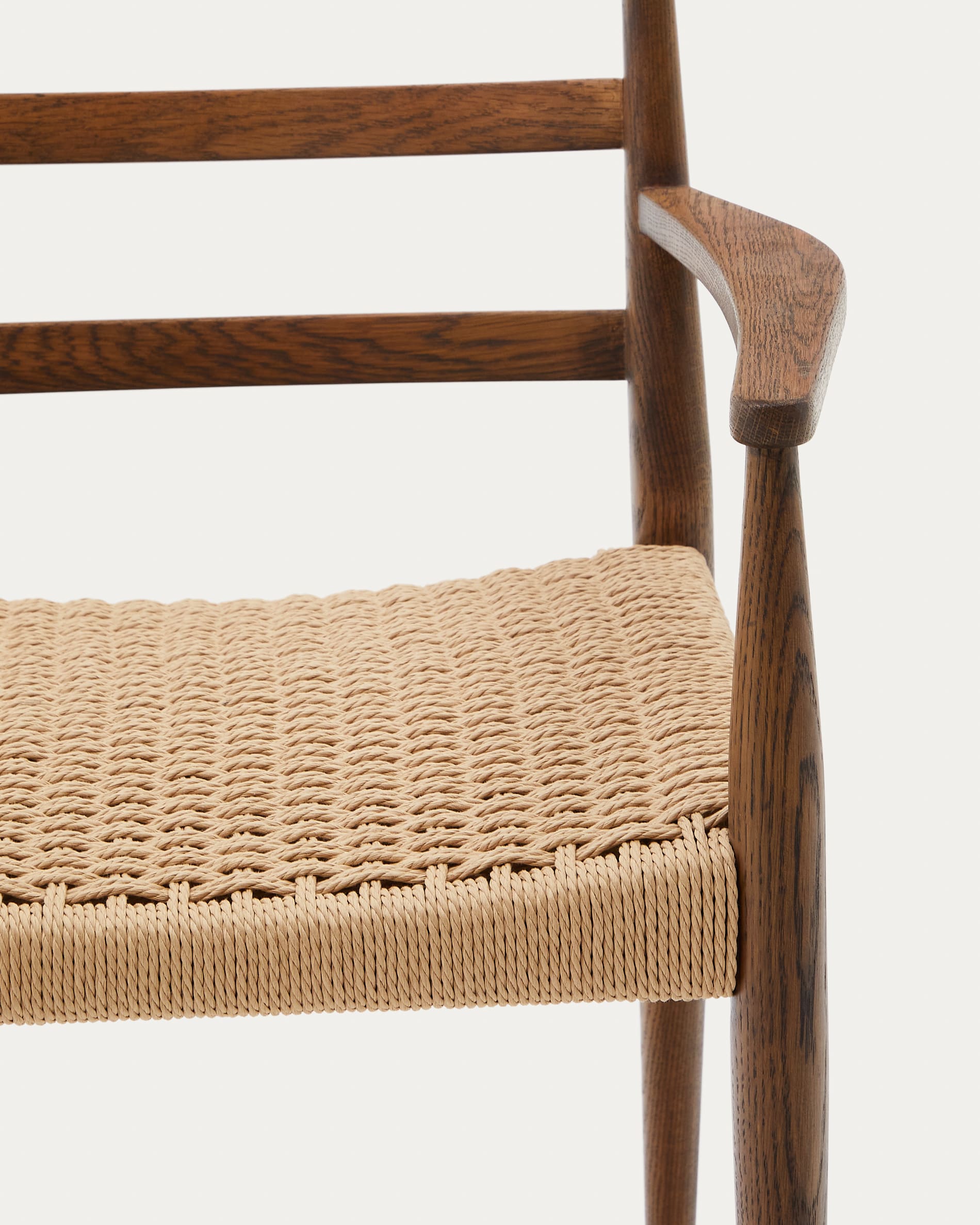 Analy chair with armrests in solid oak wood with walnut finish and rope seat FSC Mix Credit