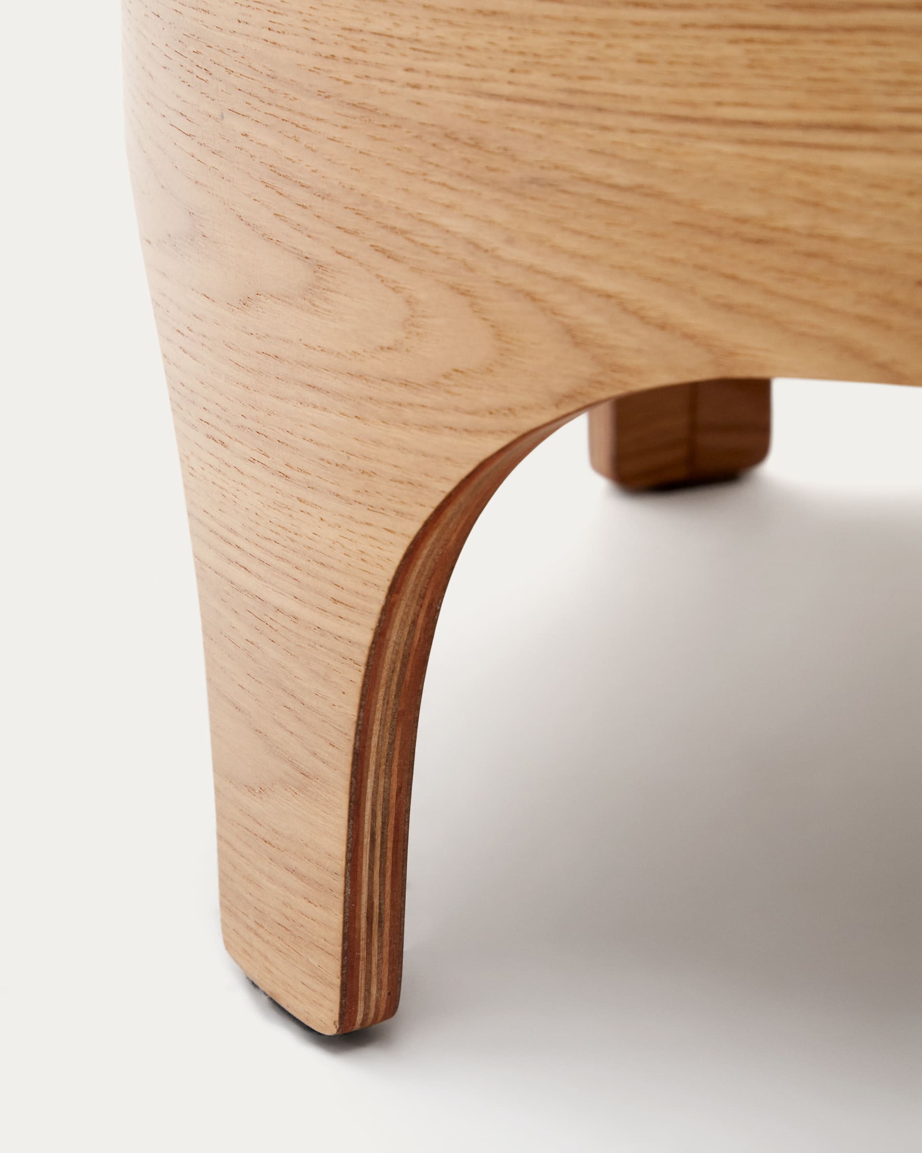 Octavia bedside table in ash plywood FSC Mix Credit Ø 55 cm