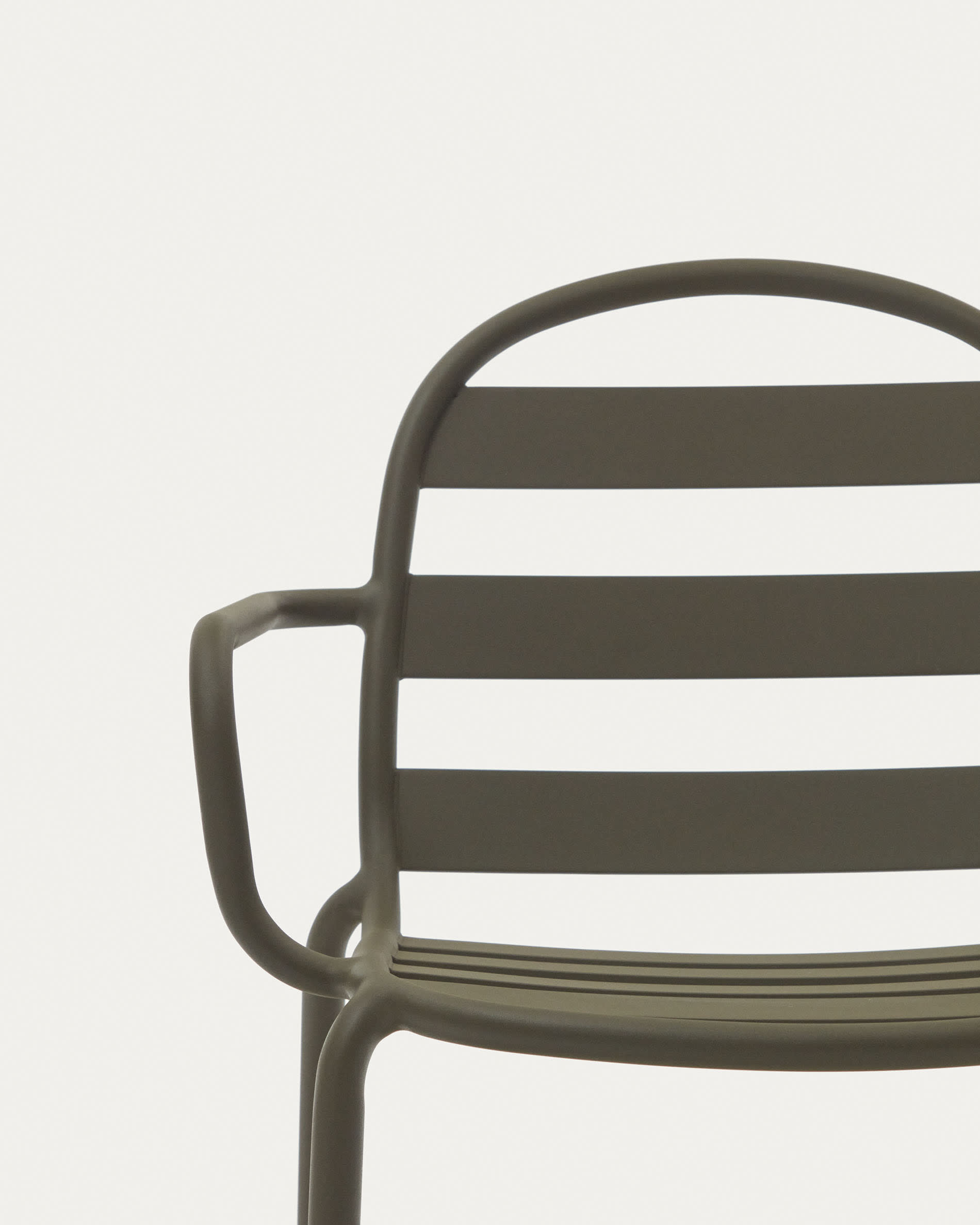 Joncols stackable outdoor chair in aluminium with green painted finish