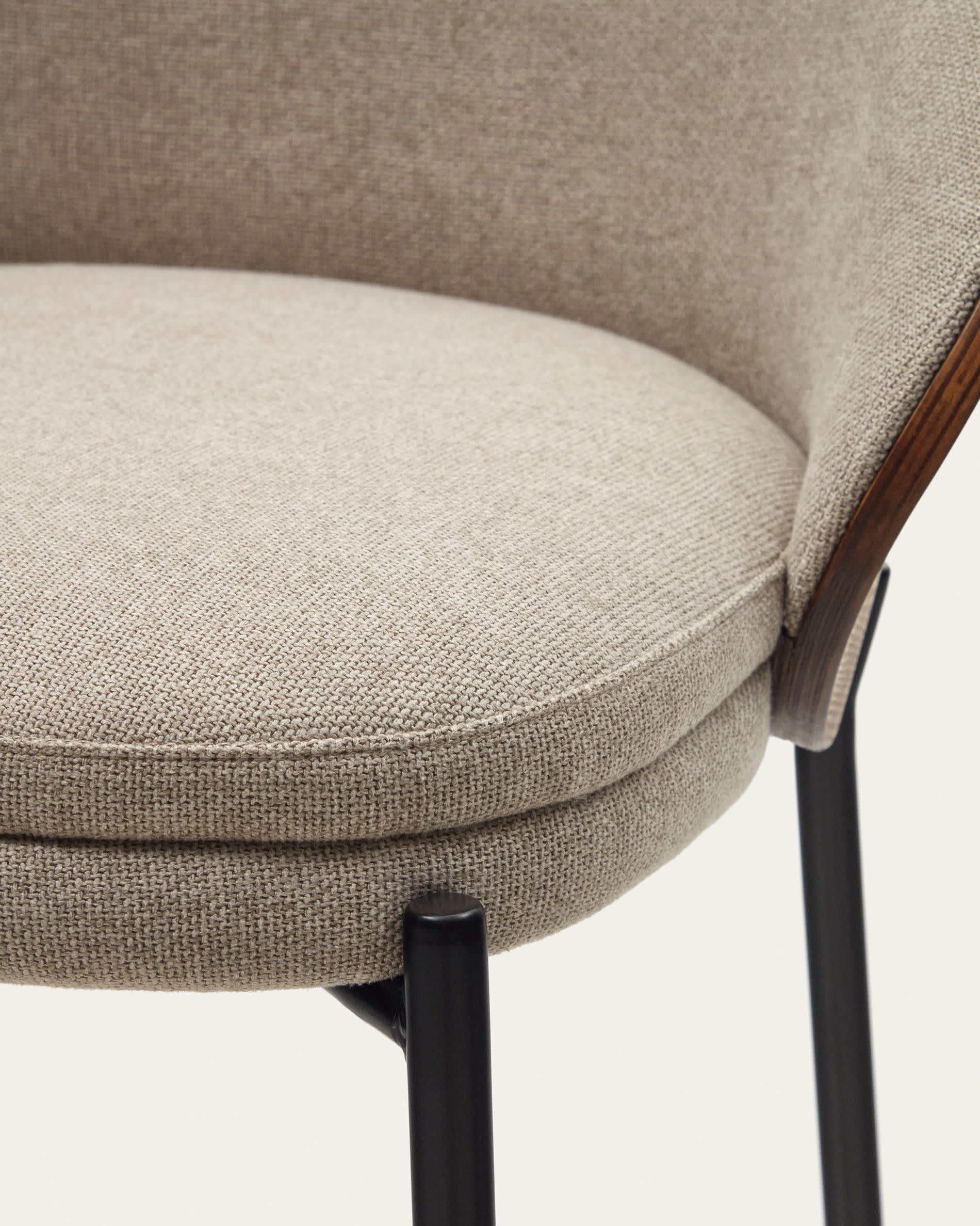 Eamy stool in light brown chenille with ash veneer in walnut finish and black metal 65 cm