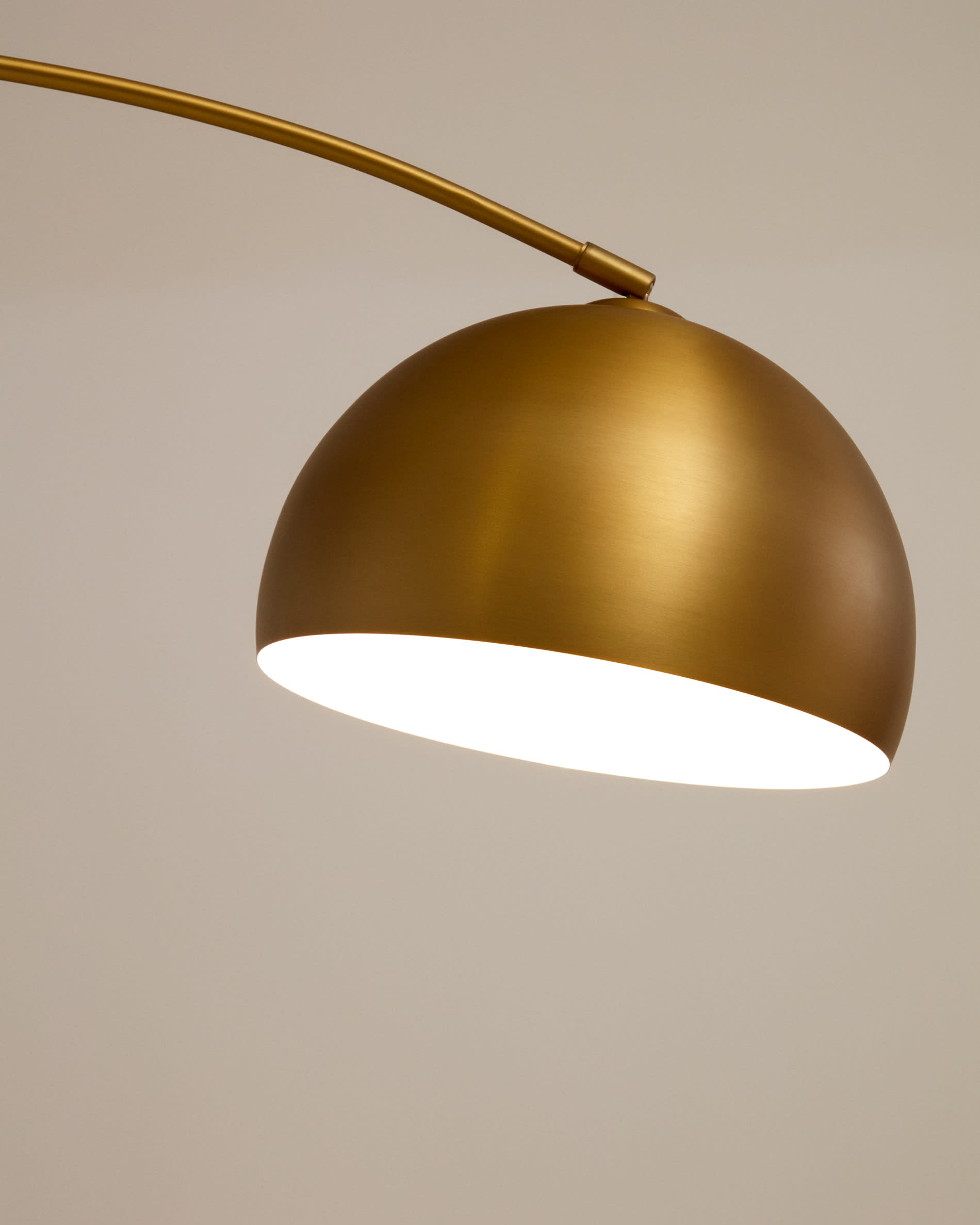 Madali metal floor lamp with brass and white marble finish