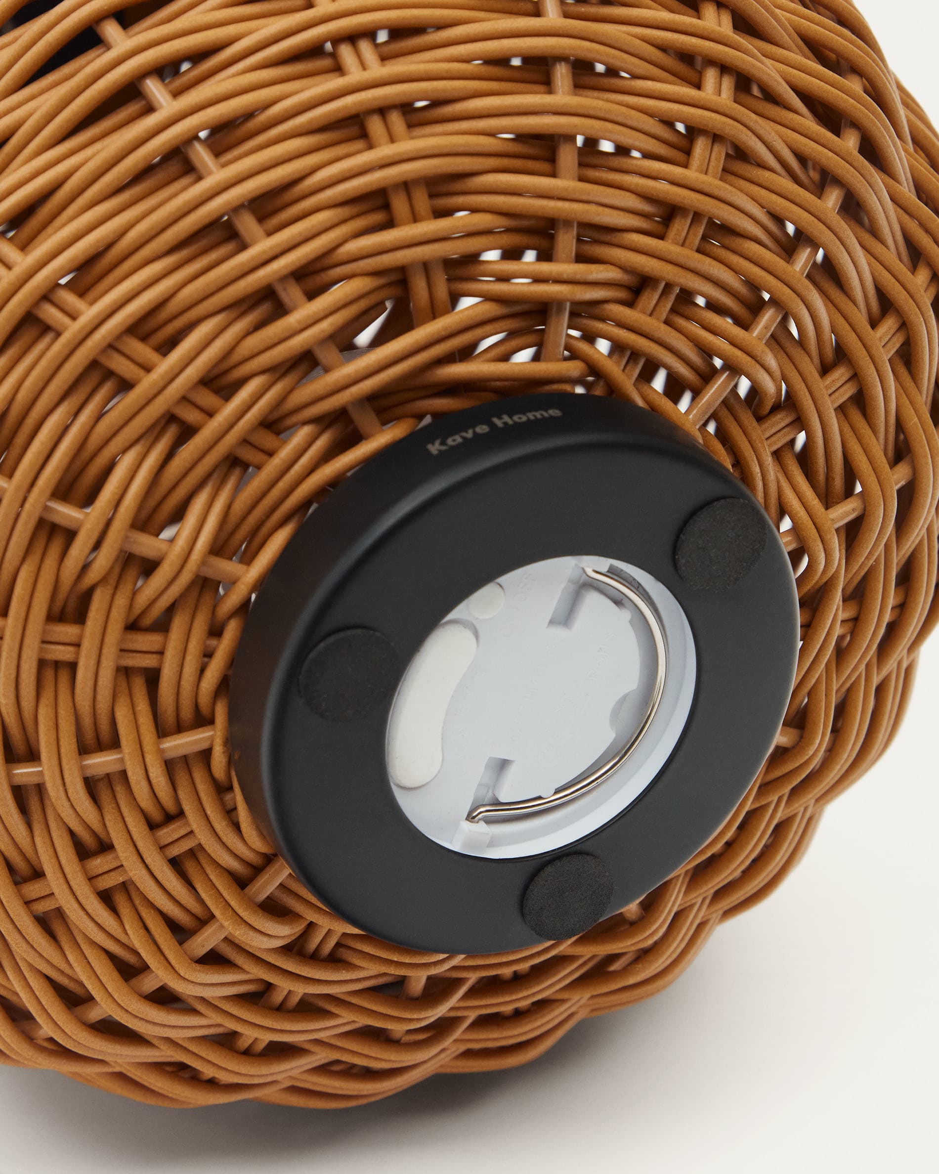 Saranella portable table lamp in brown faux rattan