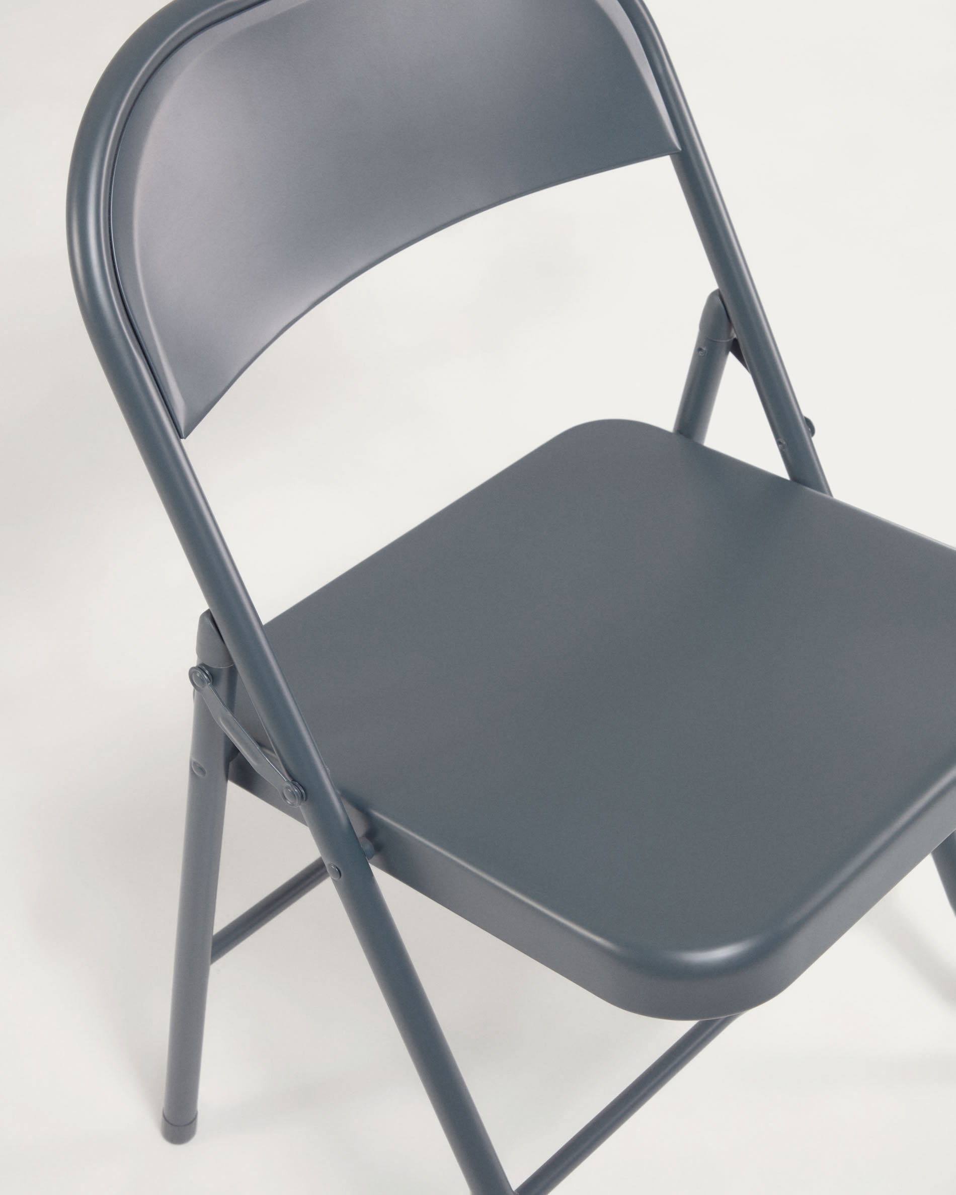 Aidana metal folding chair in dark grey Kave Home Germany