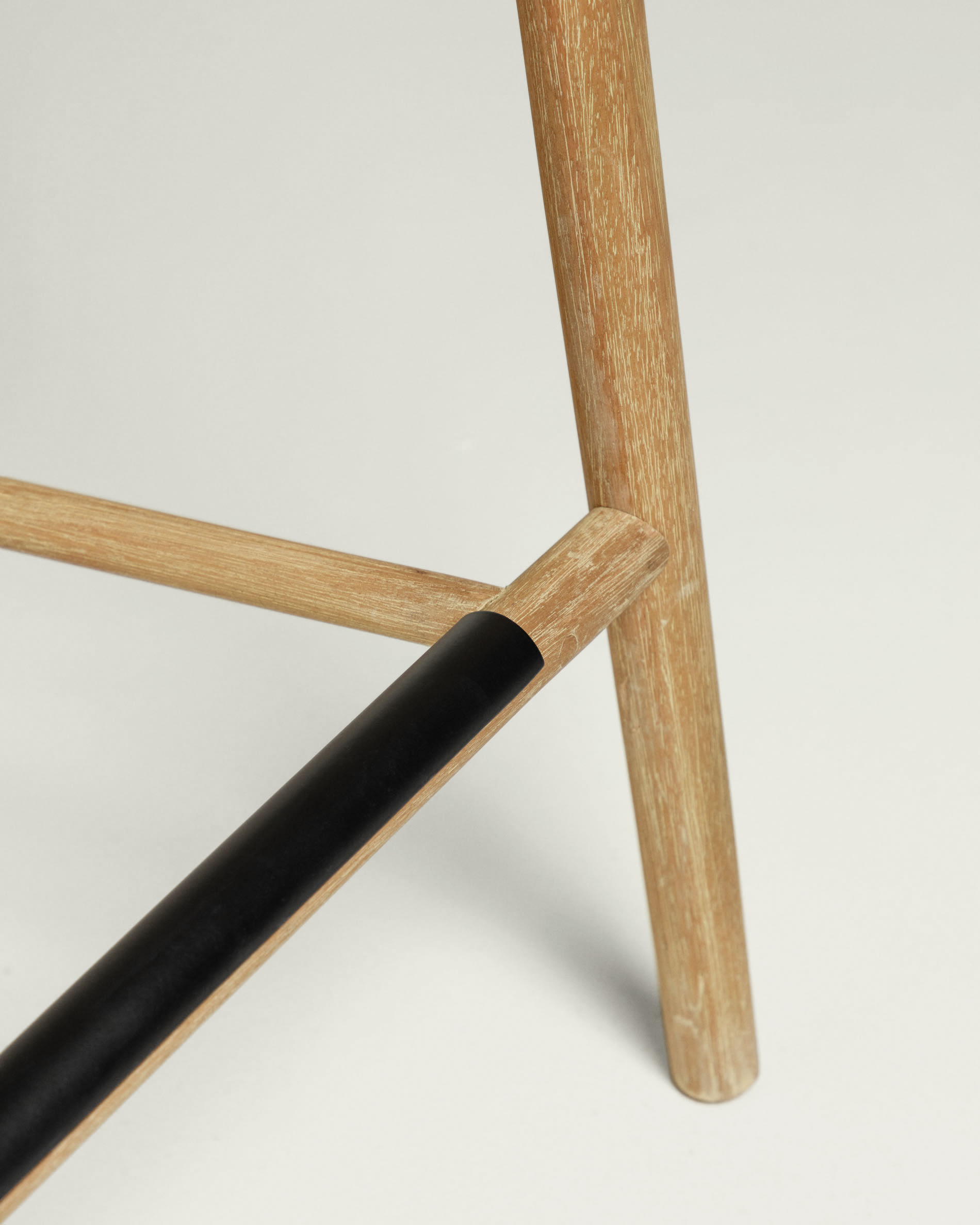 Sheryl stool made from solid eucalyptus and green cord 69 cm Sheryl stool made from solid eucalyptus and green cord 69 cm