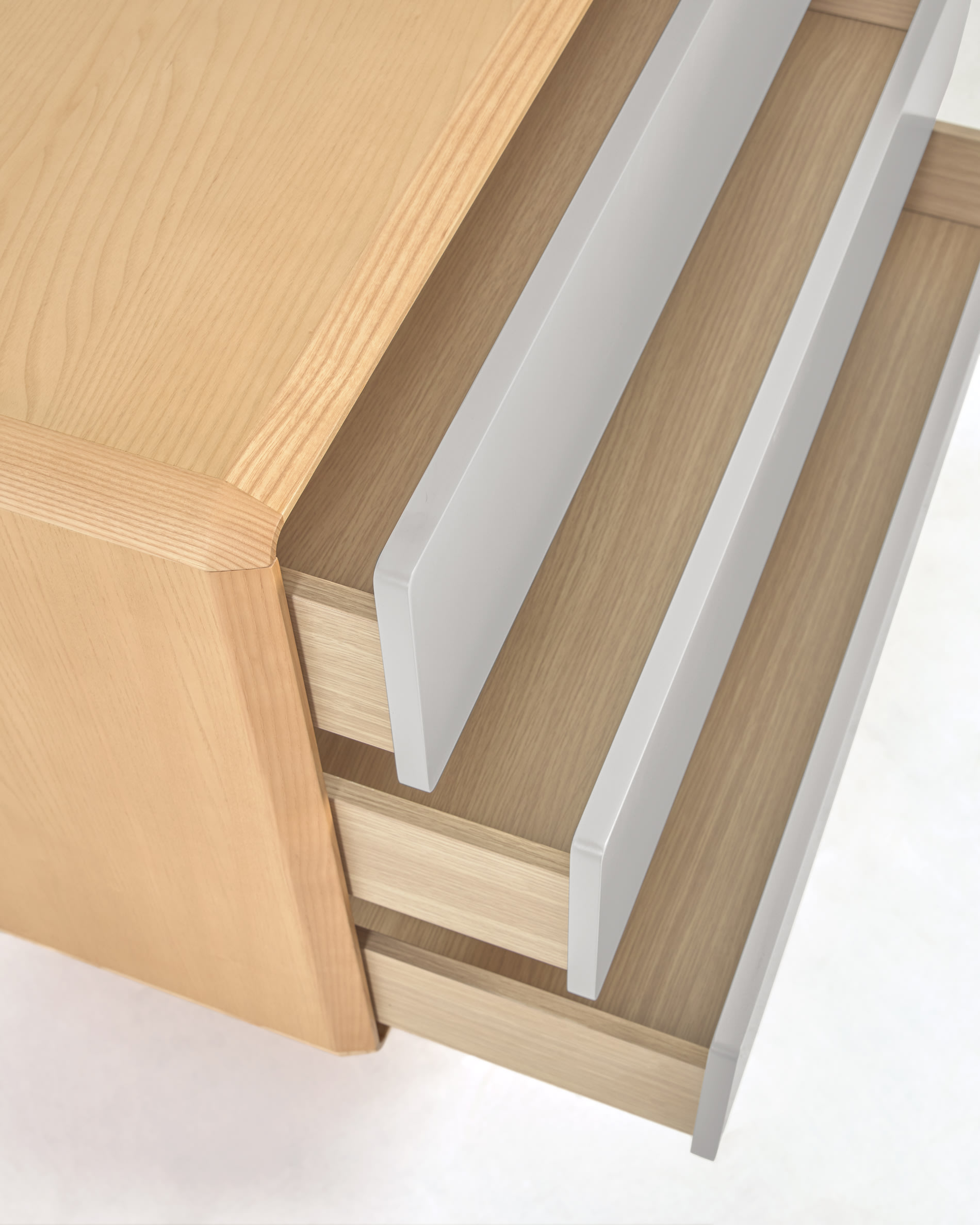 Anielle solid and ash veneer chest of three drawers 99 x 78.5 cm