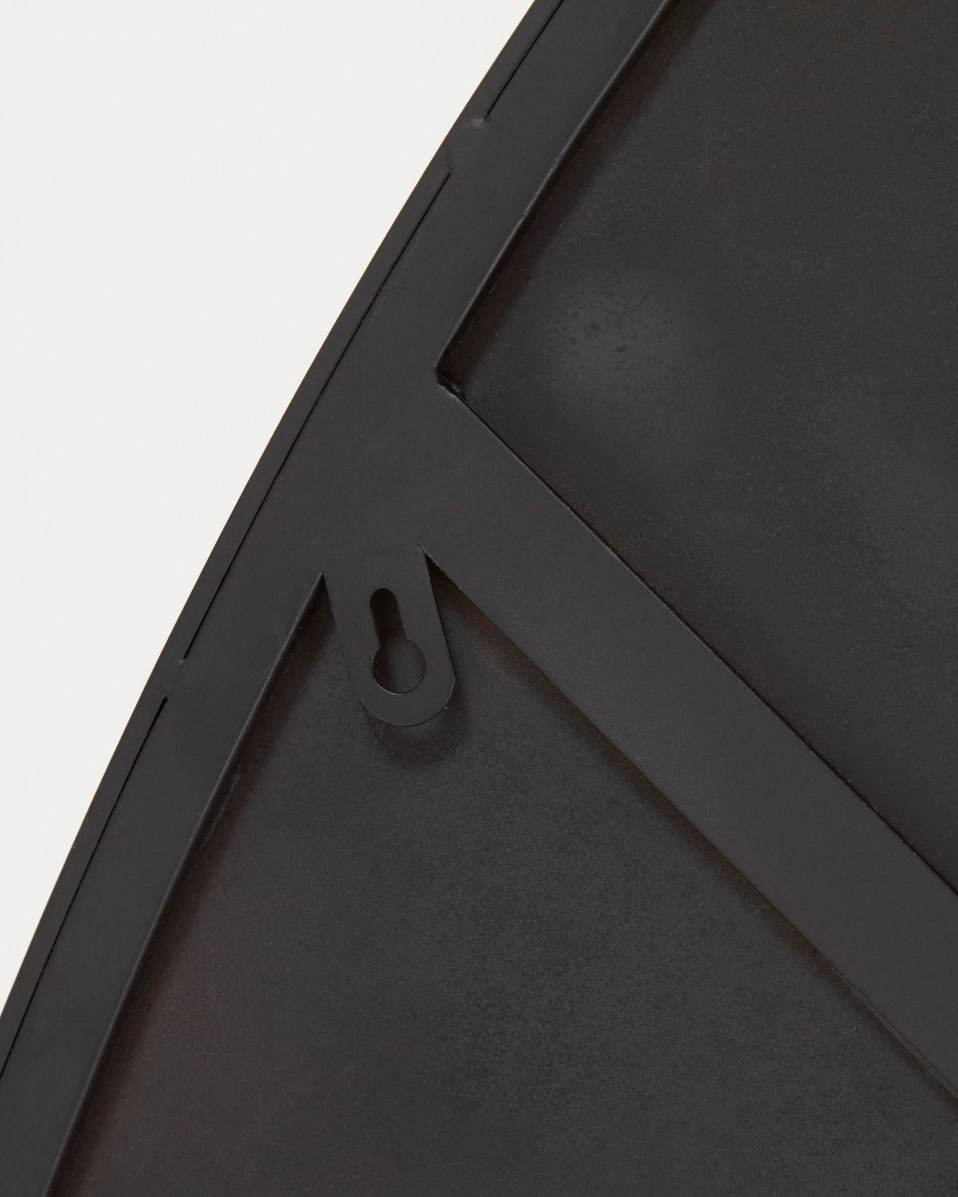 Anera mirror in black metal 84 x 108,5 cm
