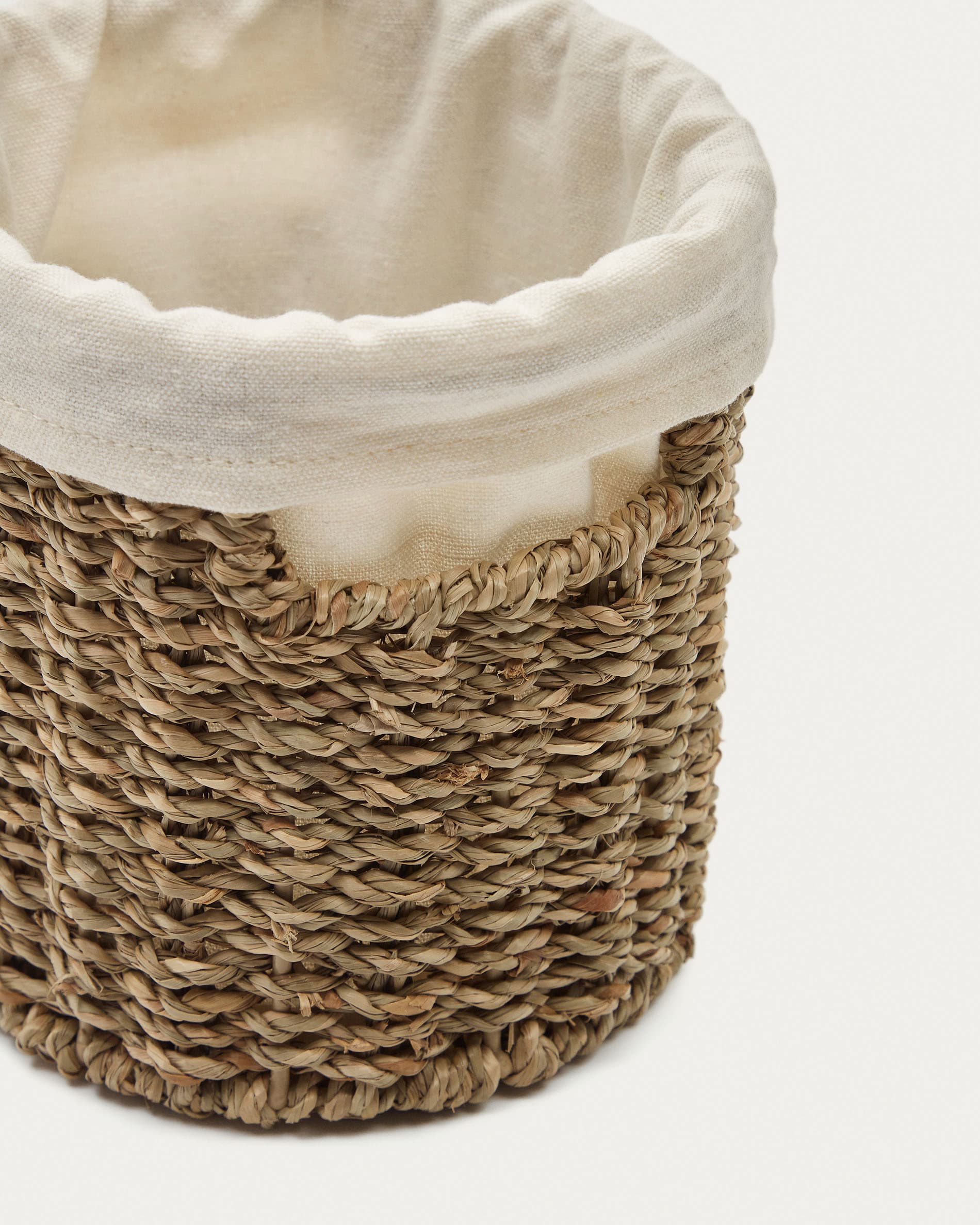 Tossa natural fiber basket
