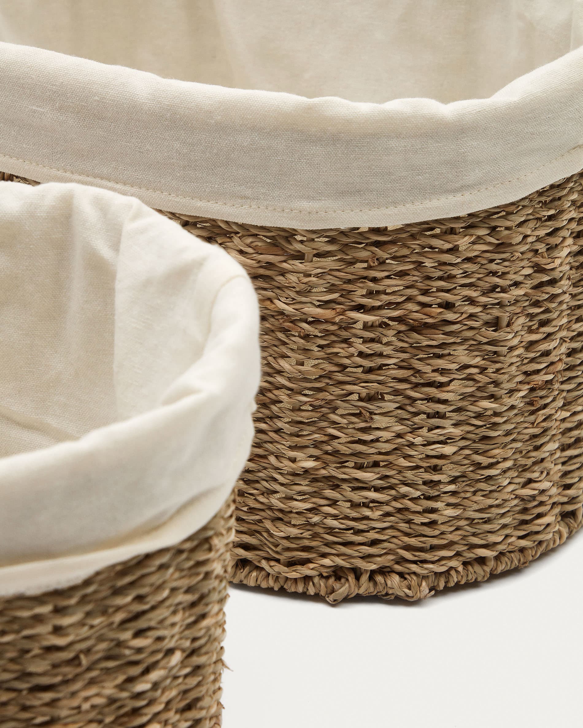 Tossa set of 2 medium natural fiber baskets