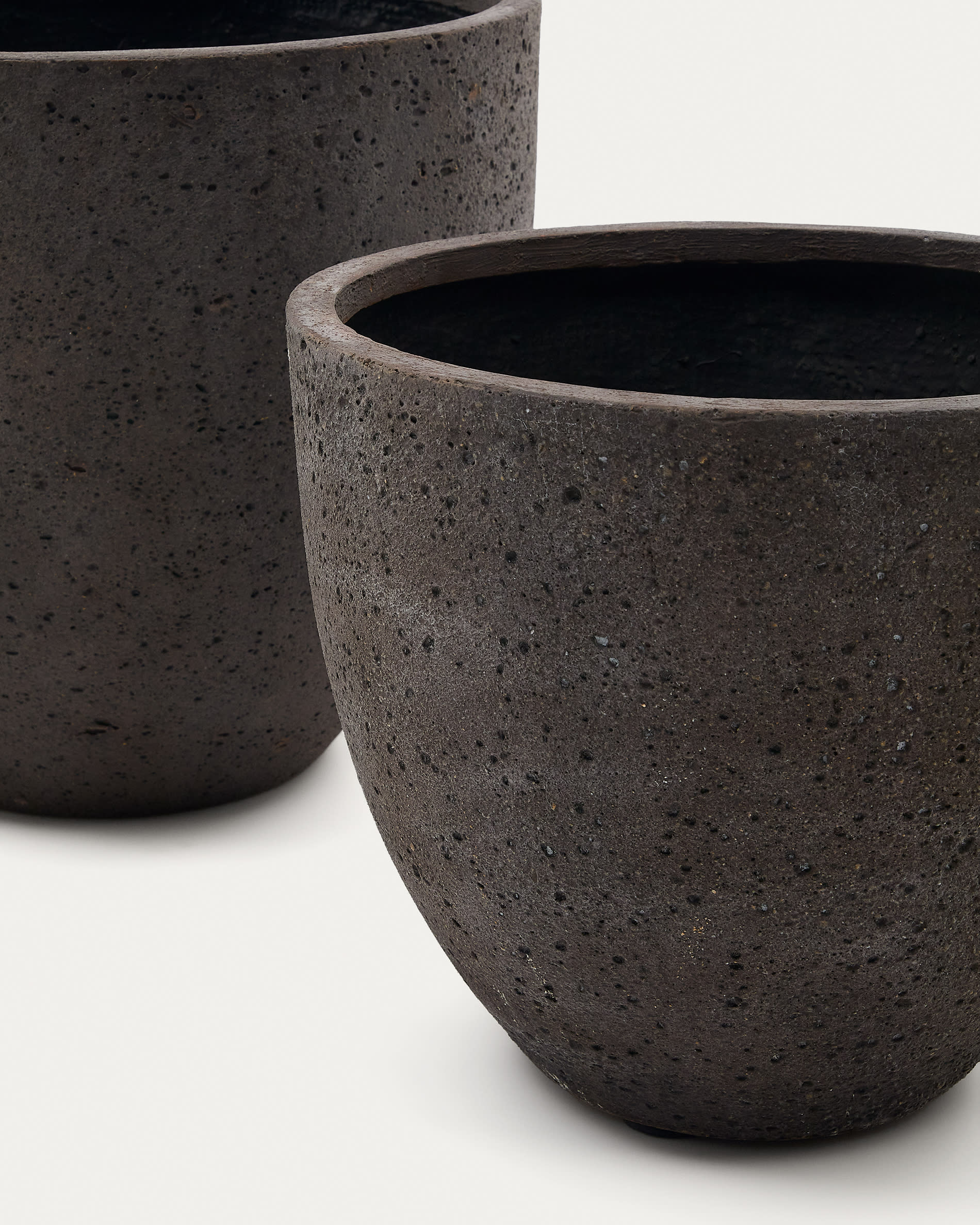 Serili set of 2 dark grey cement and fiberglass plant pots Ø 42 cm / Ø 50 cm
